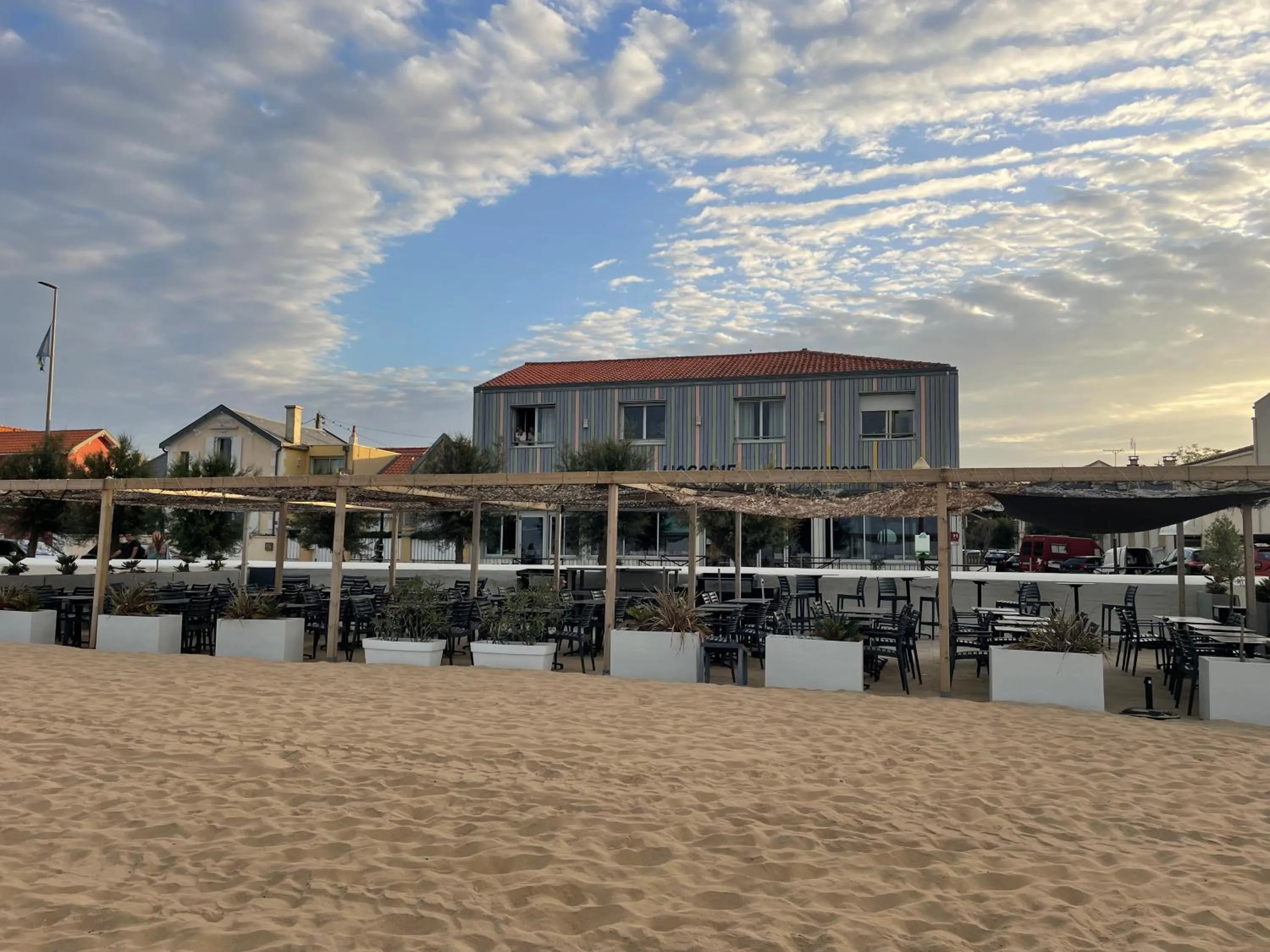 Balcony/Terrace, Property Building in L'Acadie Brasserie Plage
