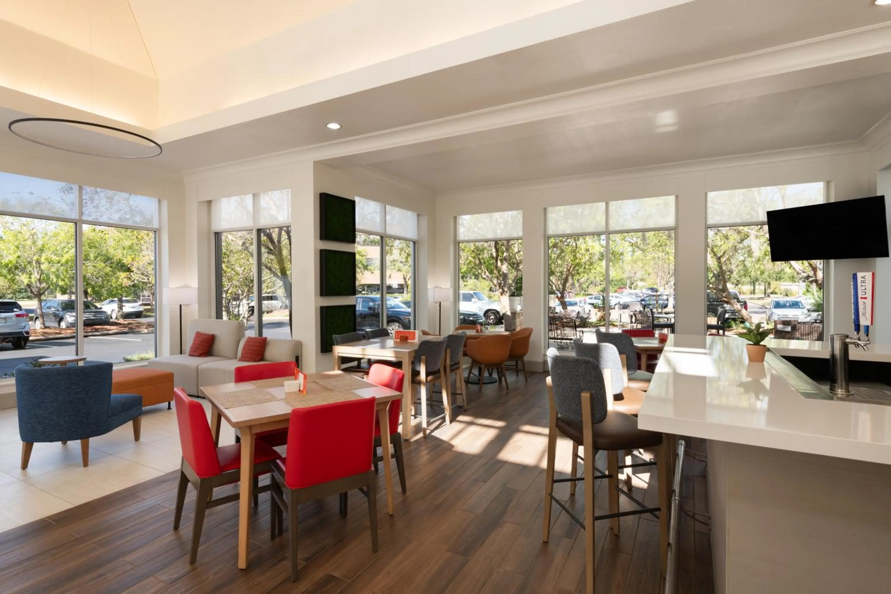 Lounge or bar in Hilton Garden Inn Tallahassee