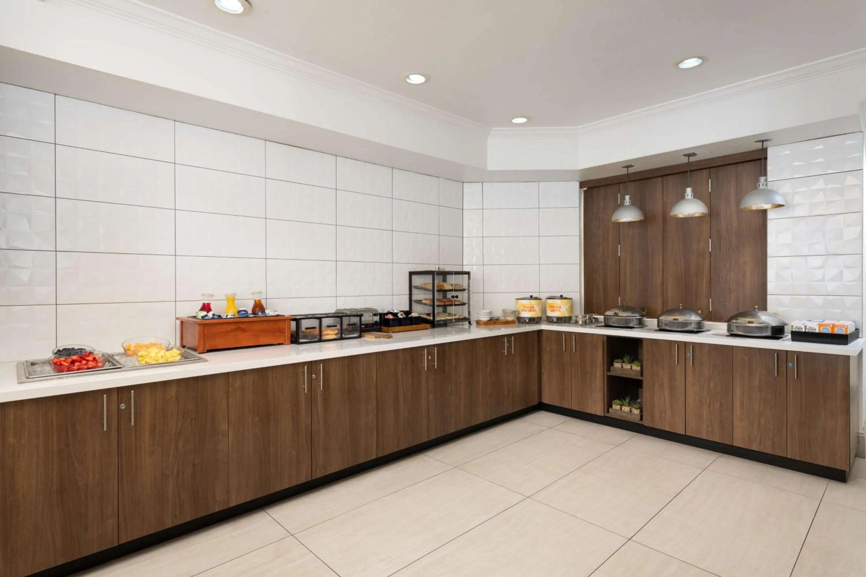 Restaurant/places to eat in Hilton Garden Inn Tallahassee