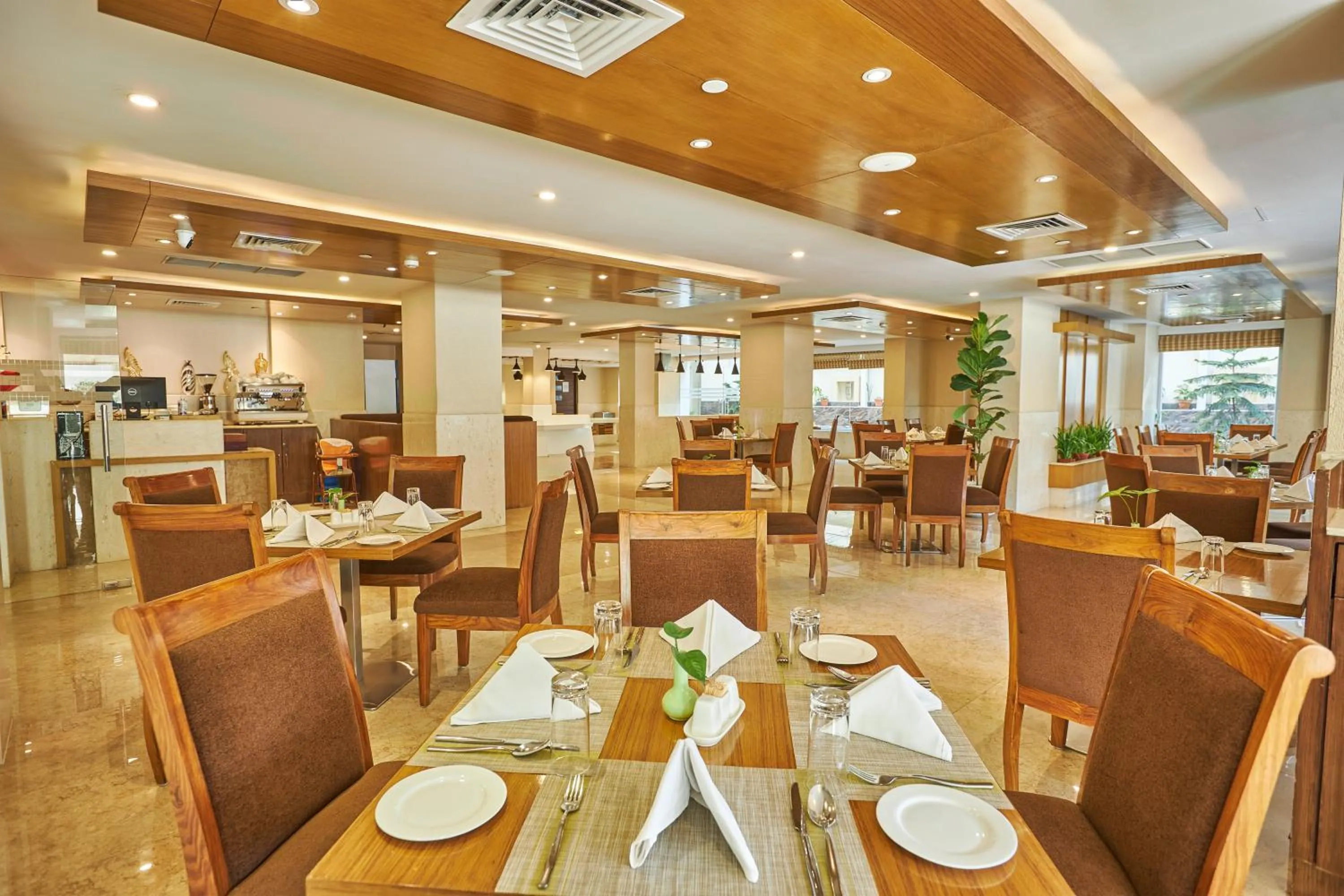 Restaurant/places to eat in Hotel Crowne Imperial