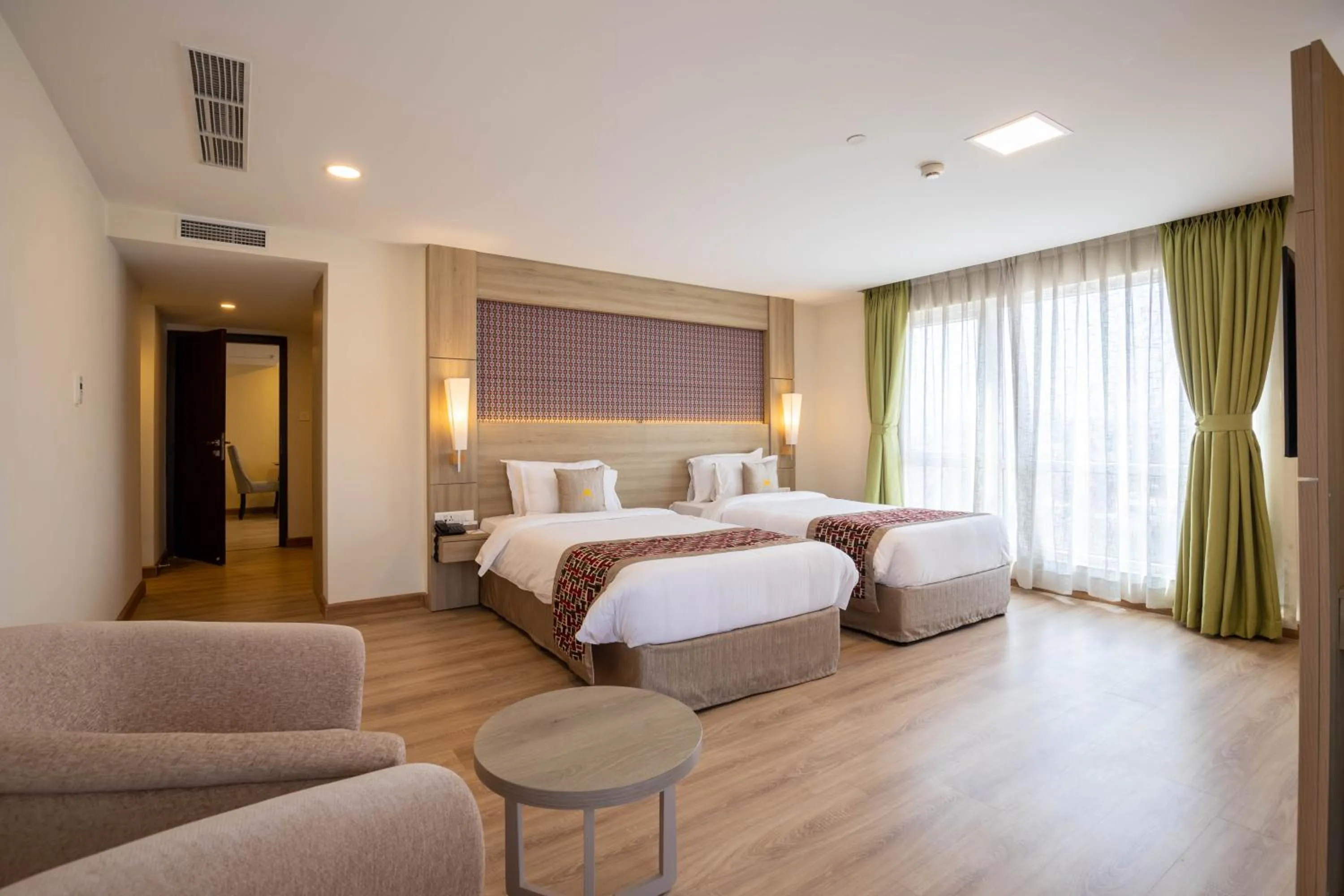 Bedroom, Bed in Hotel Crowne Imperial