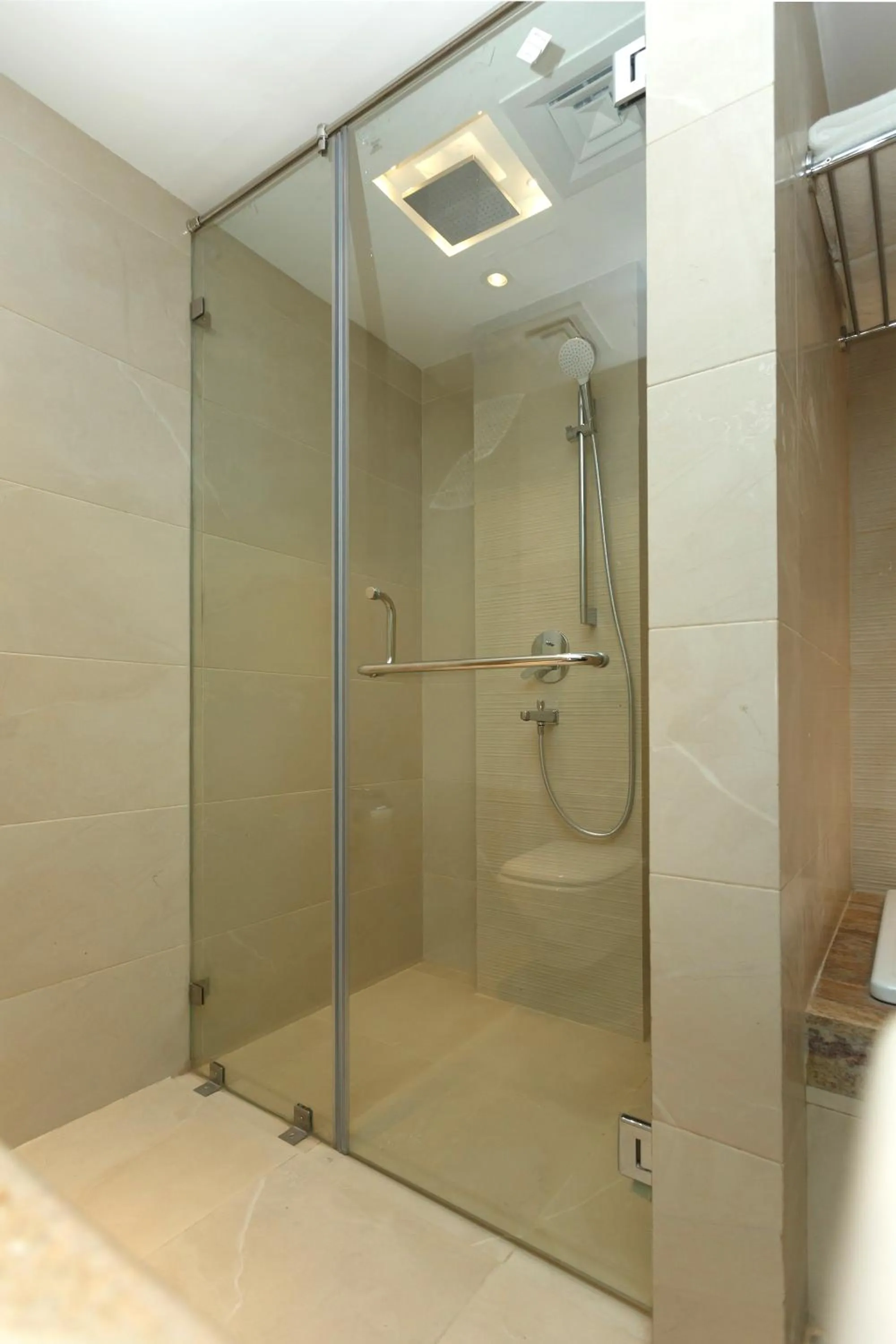 Bathroom in Hotel Crowne Imperial