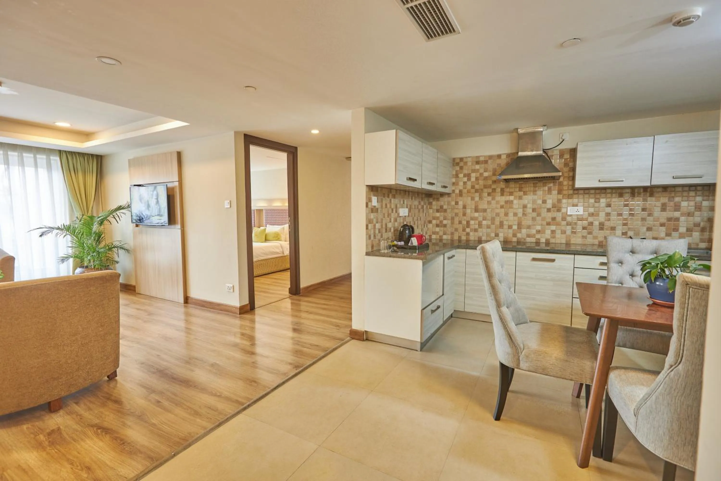 Photo of the whole room in Hotel Crowne Imperial