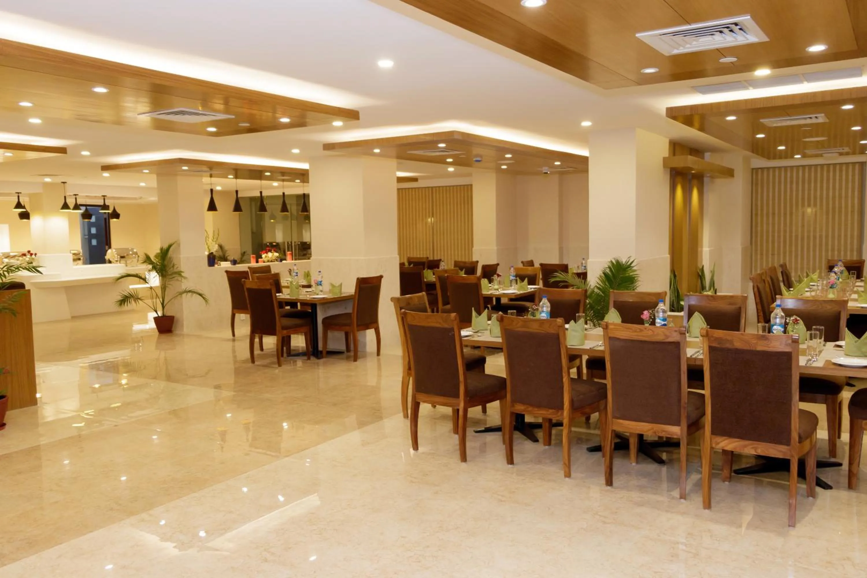 Restaurant/places to eat in Hotel Crowne Imperial