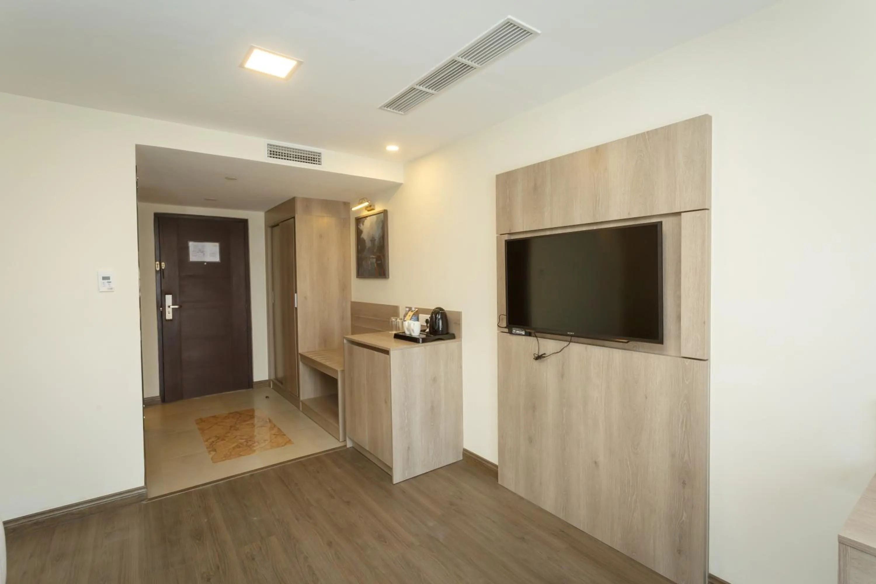 TV and multimedia in Hotel Crowne Imperial