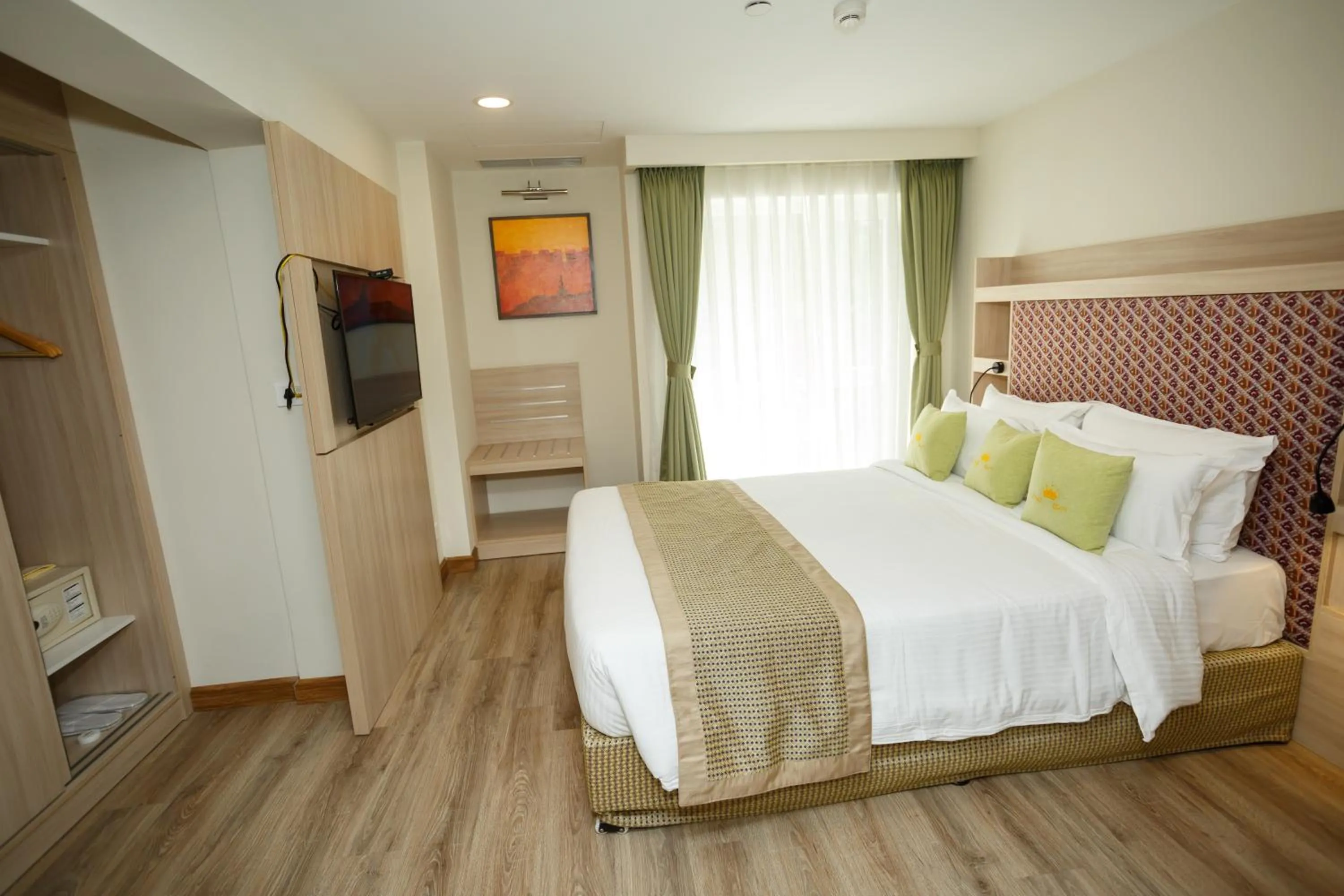 Bedroom, Bed in Hotel Crowne Imperial