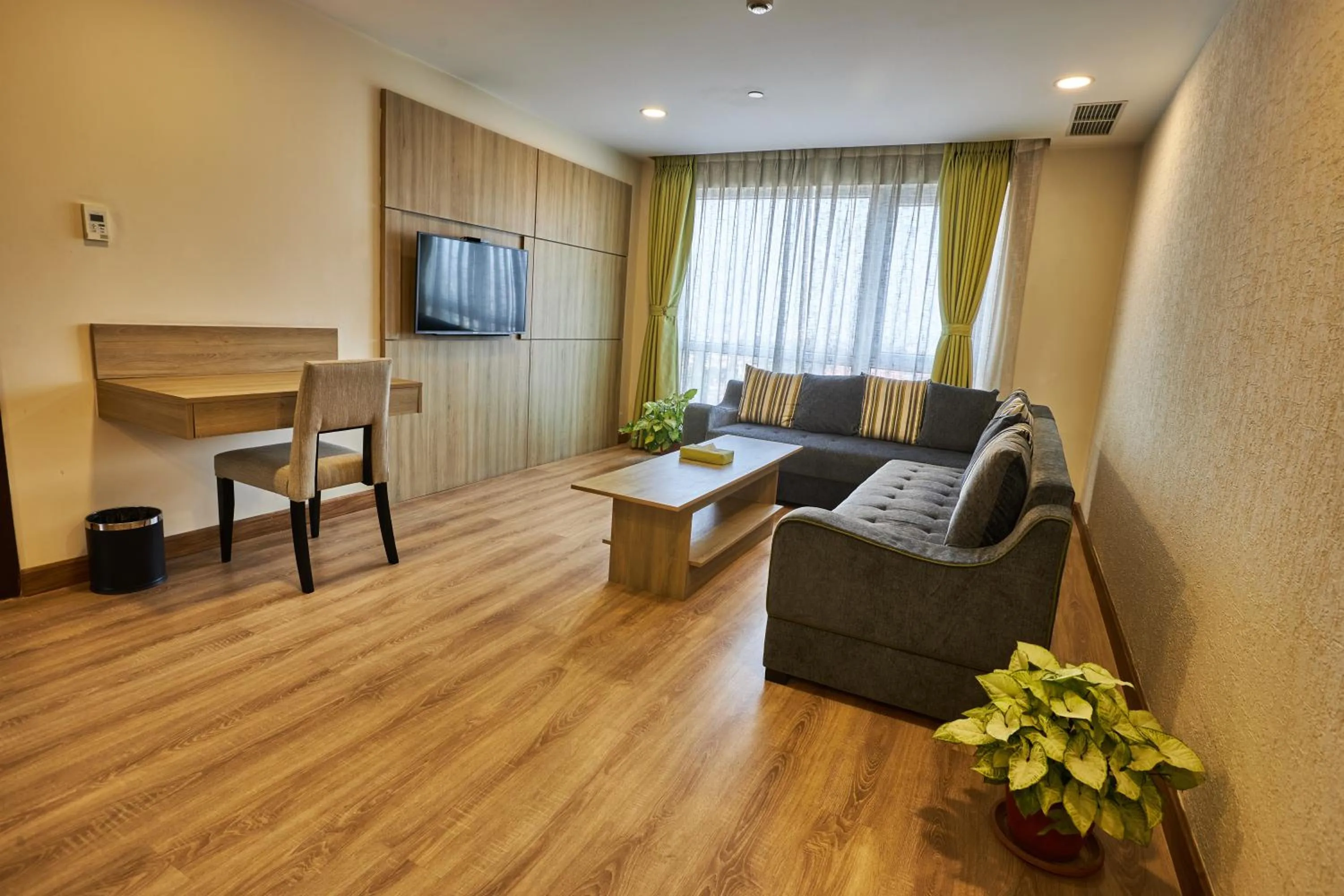 Seating area in Hotel Crowne Imperial