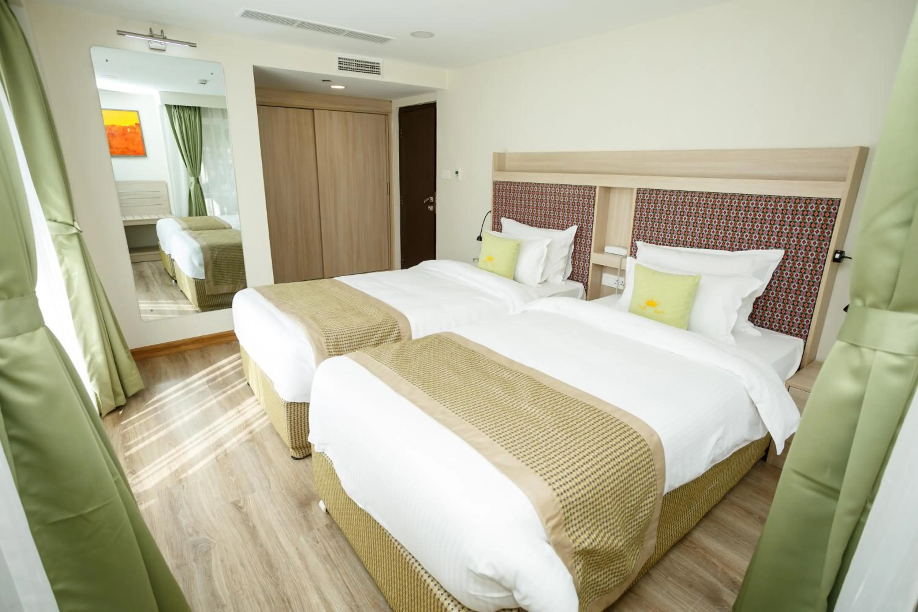 Bedroom, Bed in Hotel Crowne Imperial