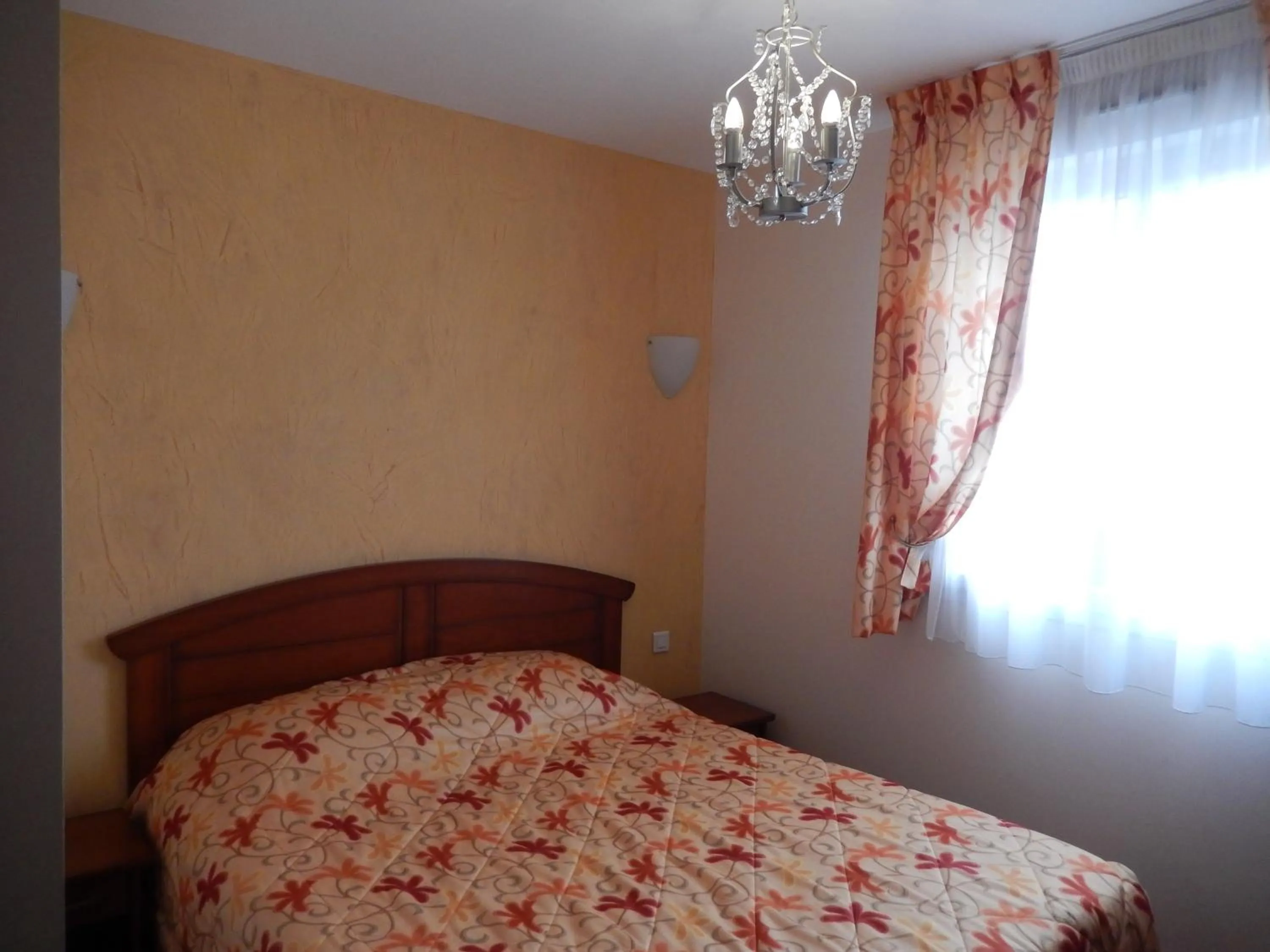 Bedroom, Bed in Logis Hôtel & Restaurant du Chemin des Dames