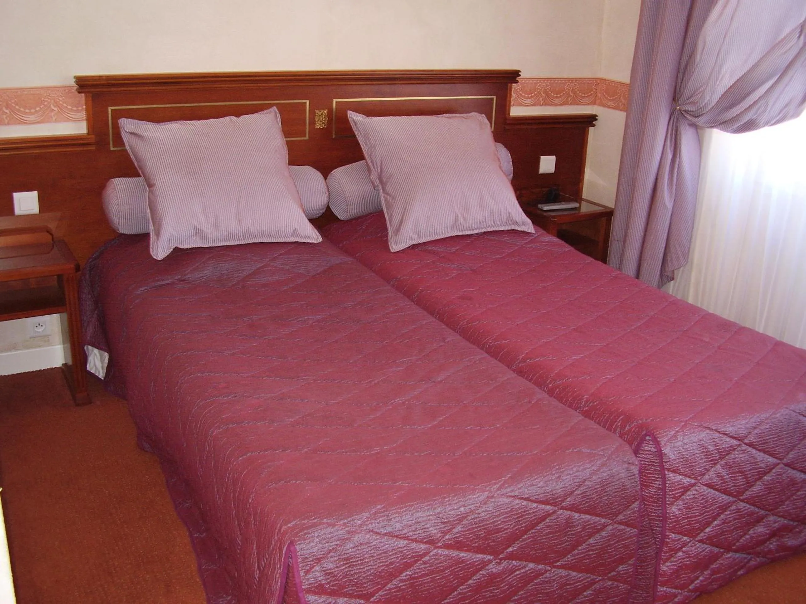 Bed in Logis Hôtel & Restaurant du Chemin des Dames