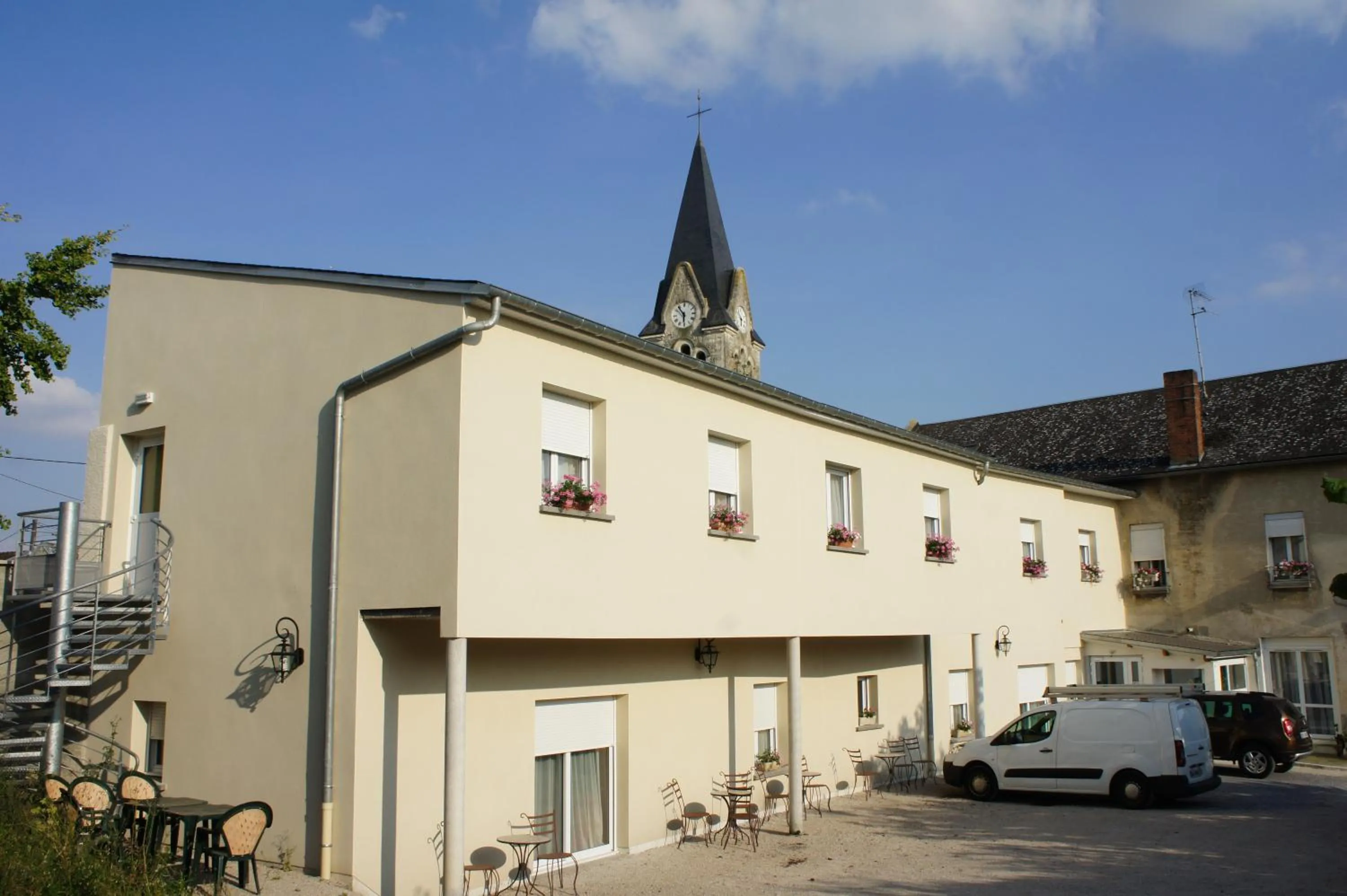 Garden view in Logis Hôtel & Restaurant du Chemin des Dames