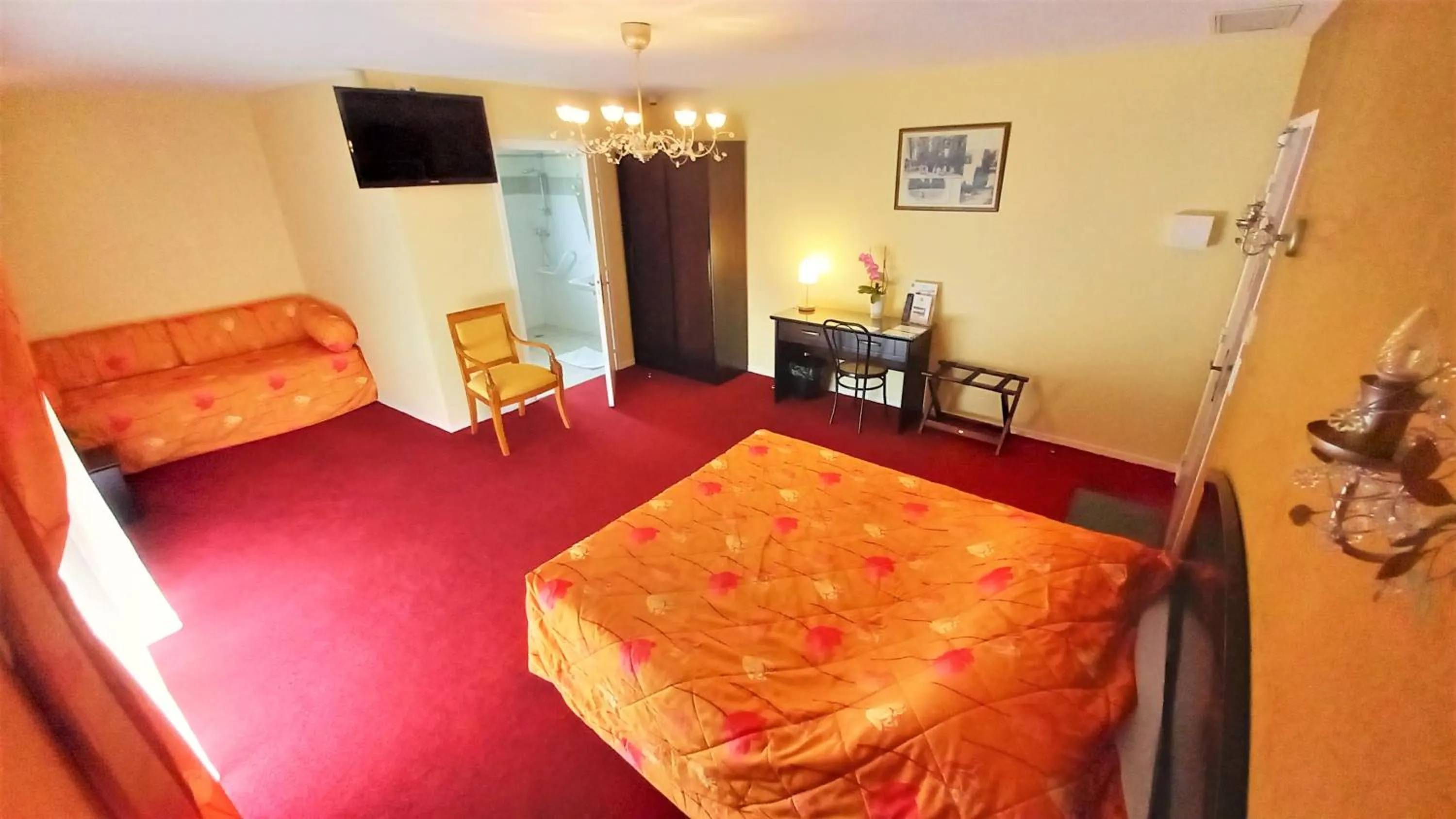 Bed in Logis Hôtel & Restaurant du Chemin des Dames