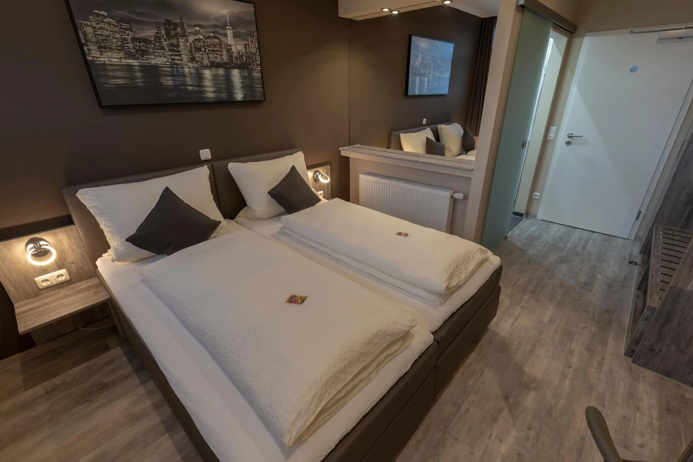 Photo of the whole room, Bed in Mey Hotel