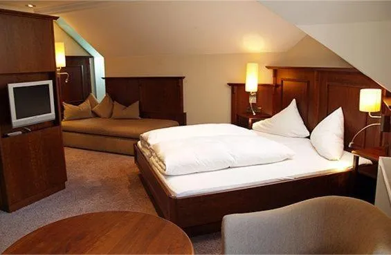 Photo of the whole room, Bed in Hotel Garni Caroline