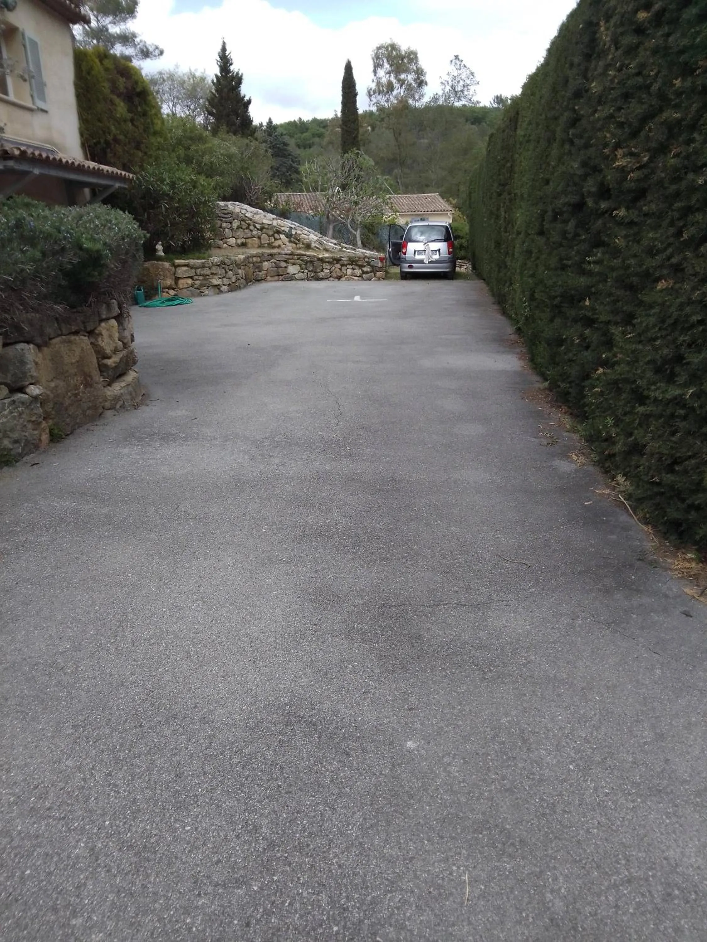 Parking in Le Mas de FRAYERE