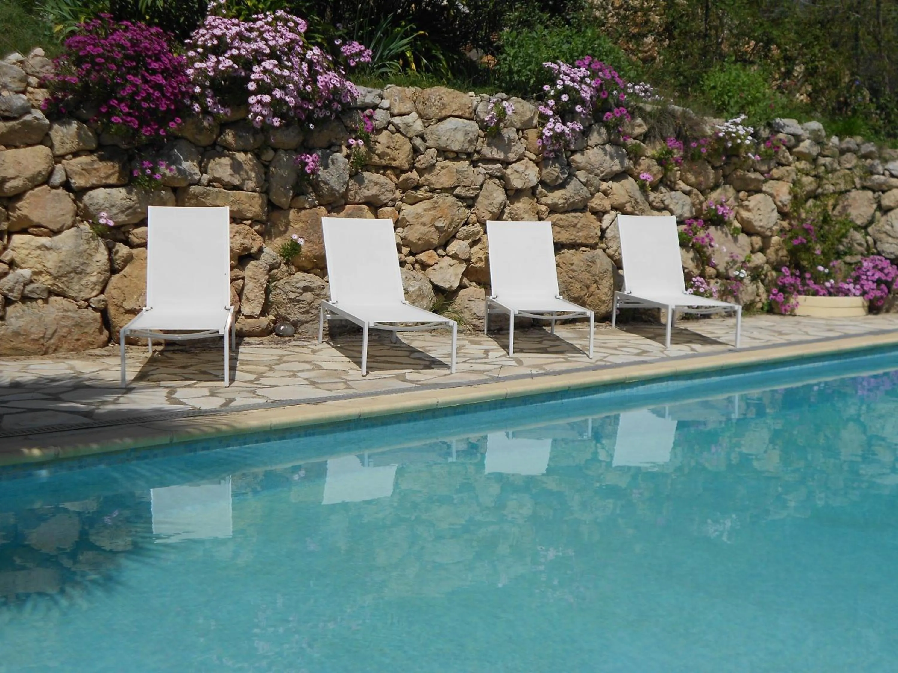 Pool view in Le Mas de FRAYERE