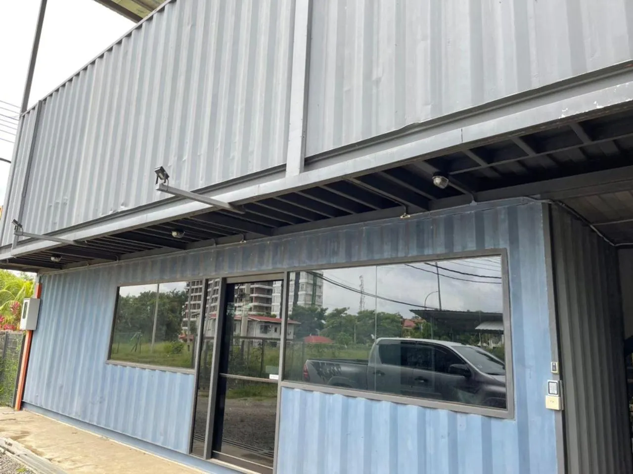 Facade/entrance in 7 Inn Semporna