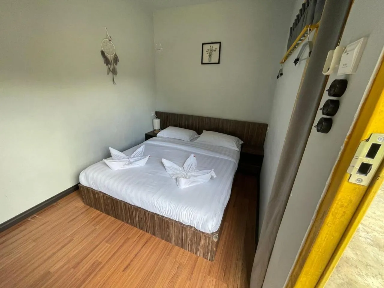 Photo of the whole room in 7 Inn Semporna