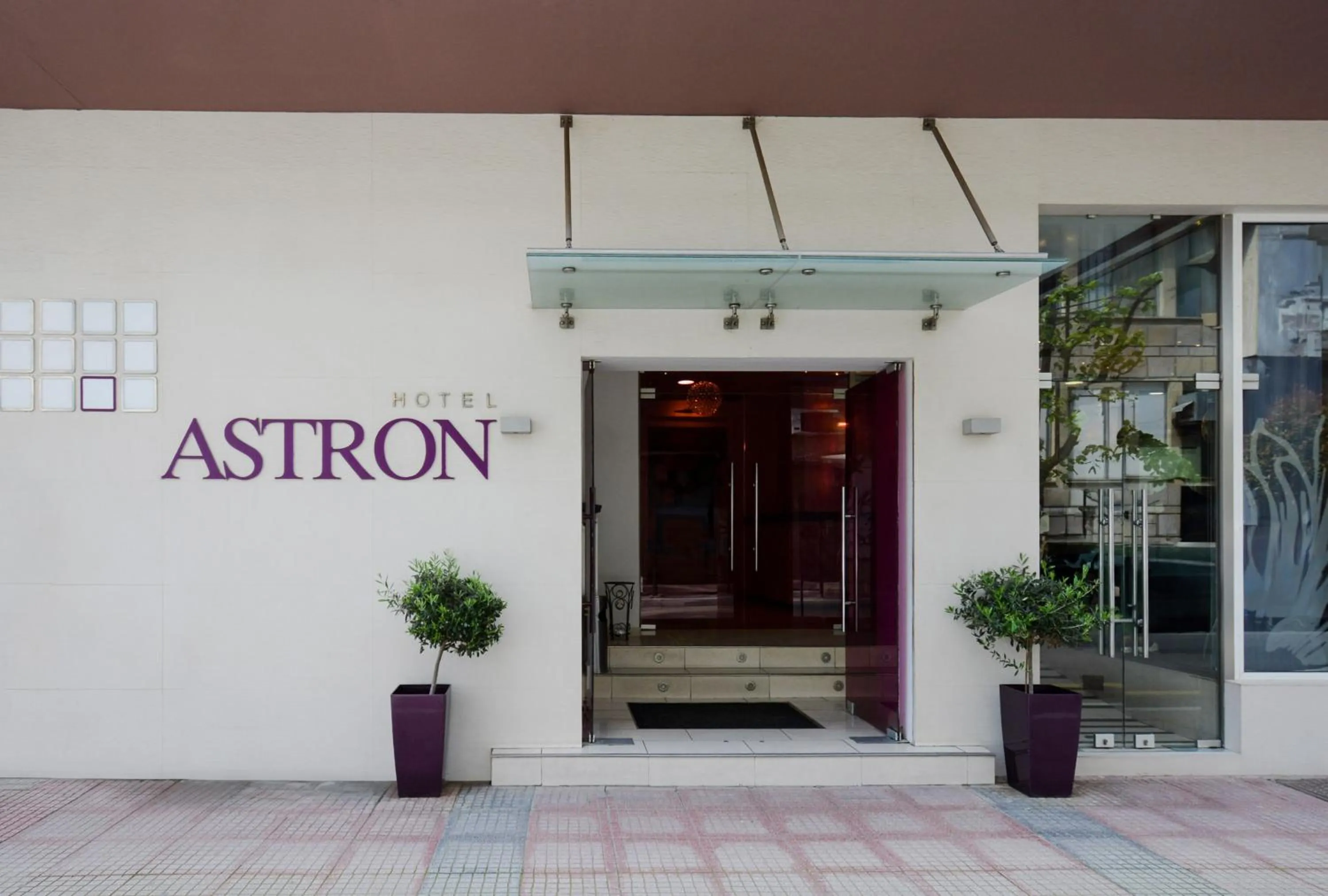 Facade/entrance in Hotel Astron