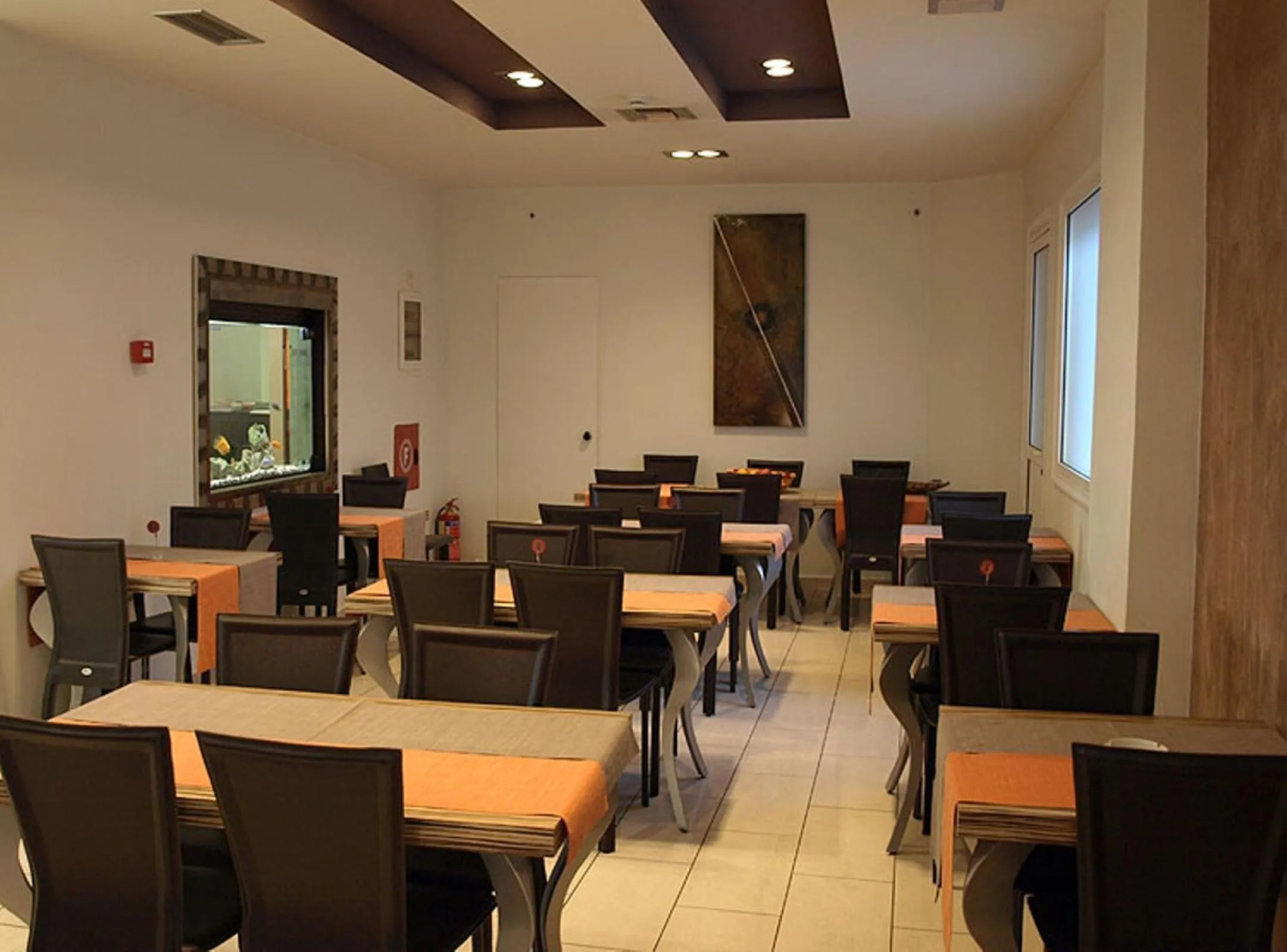 Restaurant/places to eat in Hotel Astron