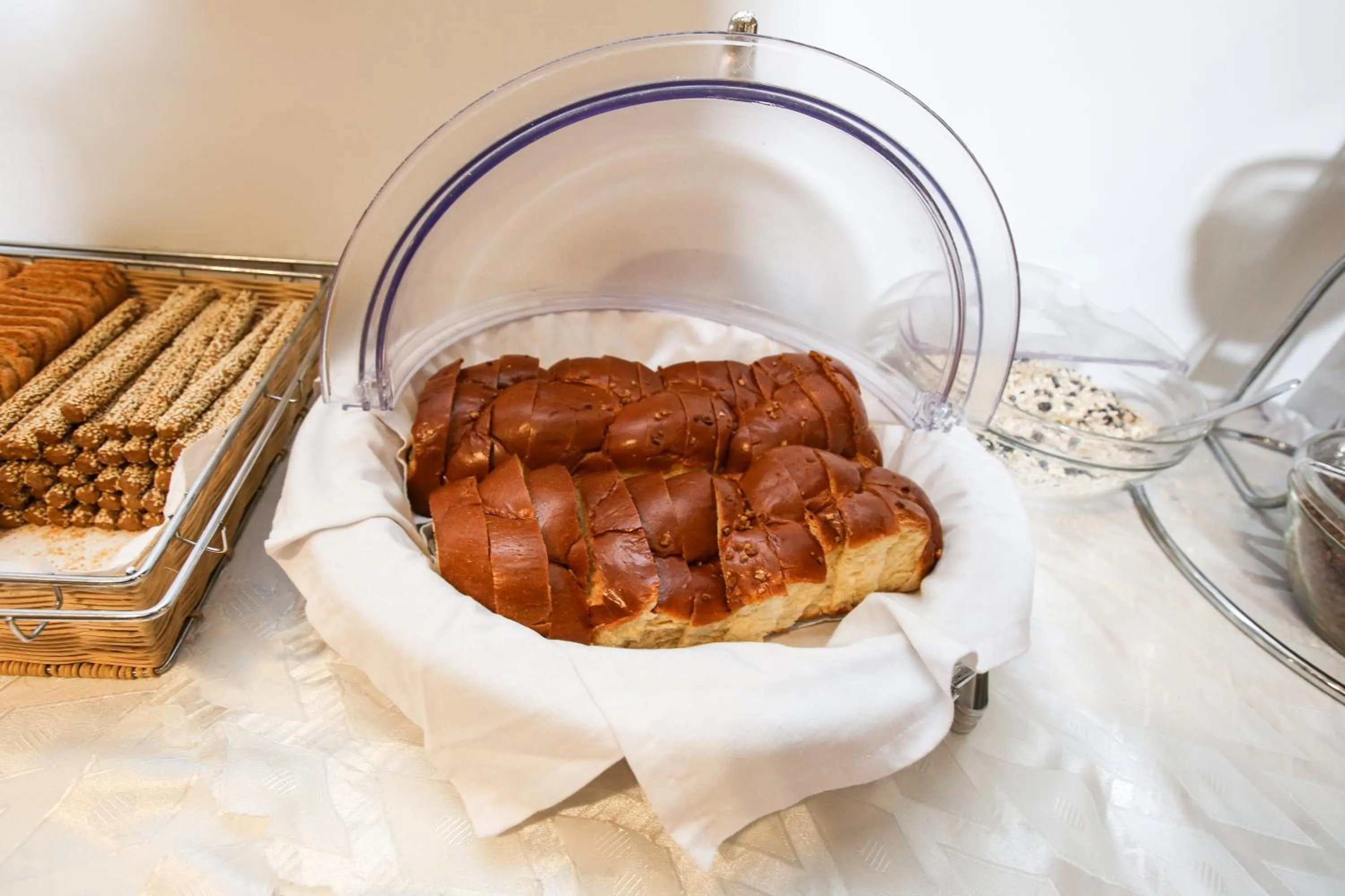 Food and drinks in Hotel Astron