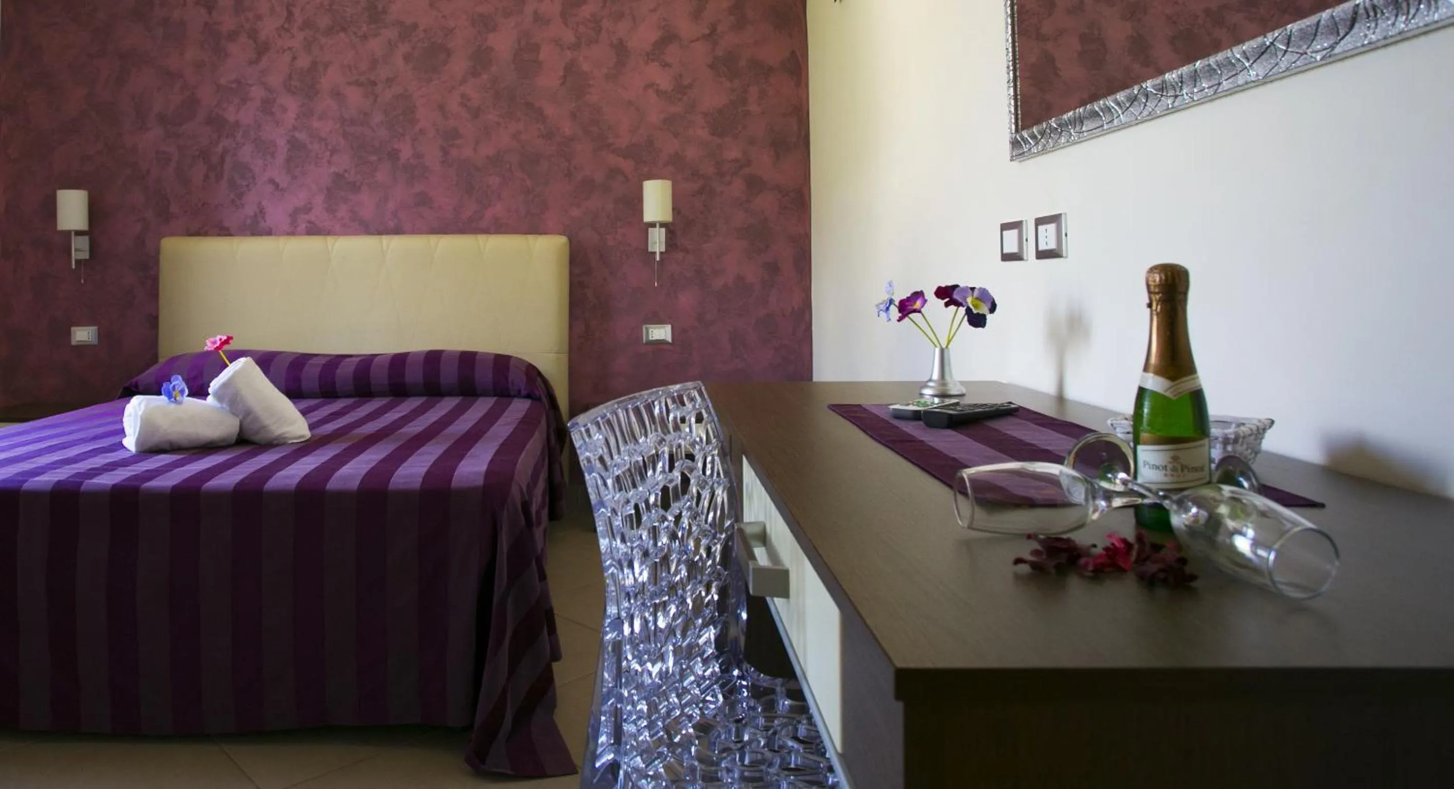 Decorative detail, Bed in Trigrana Vacanze Hotel