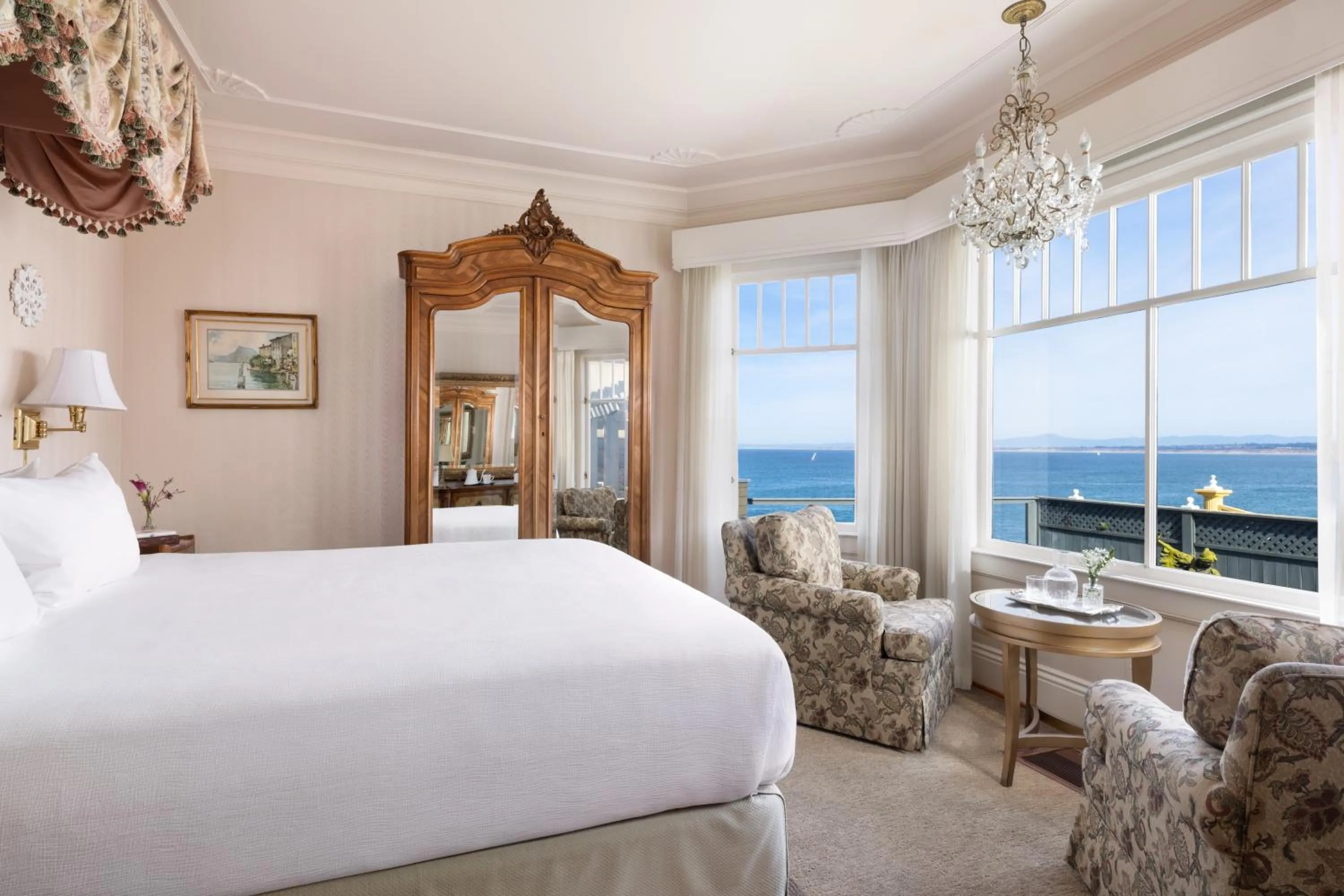 Bed in Seven Gables Inn on Monterey Bay, A Kirkwood Collection Hotel