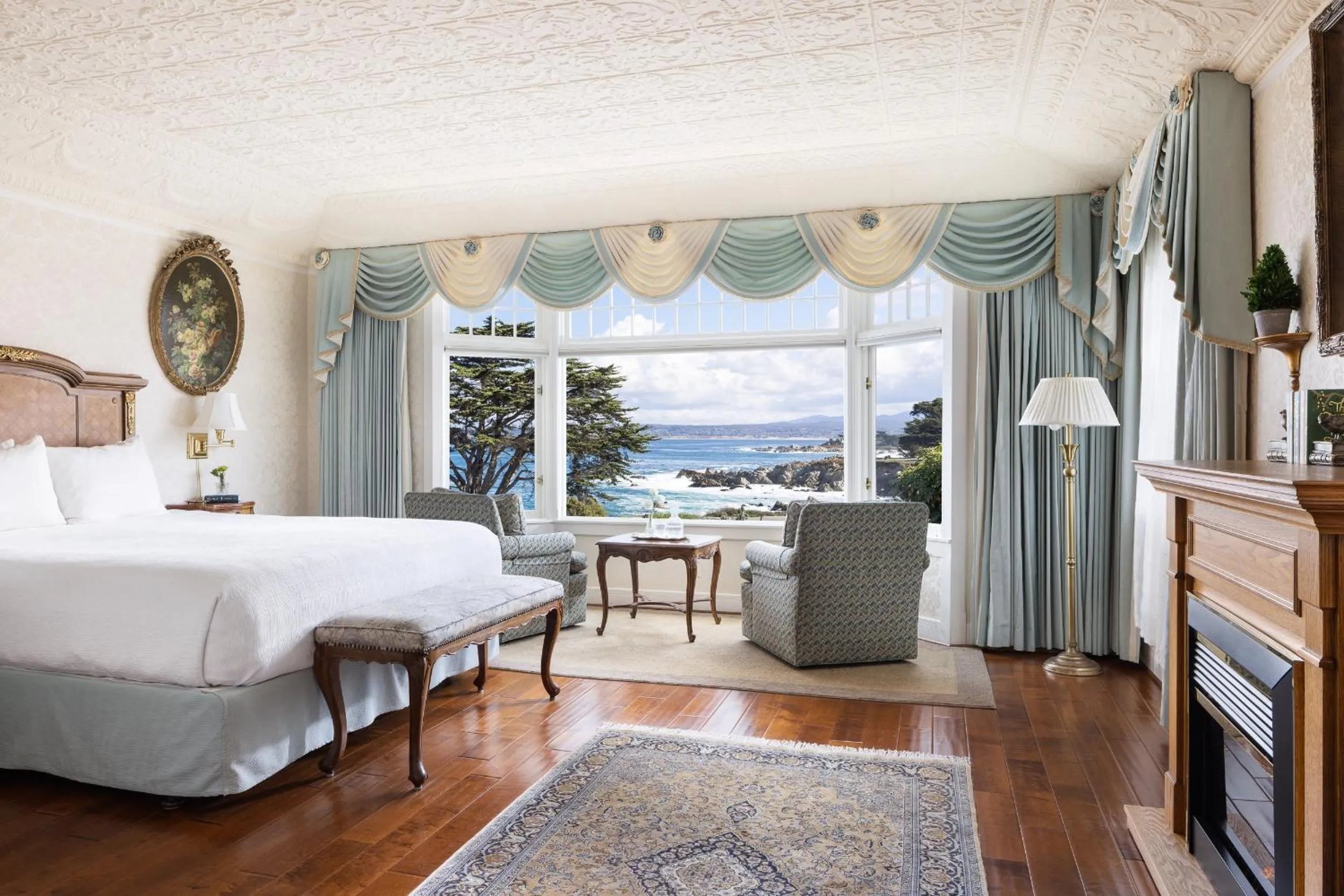 Seating area, Bed in Seven Gables Inn on Monterey Bay, A Kirkwood Collection Hotel
