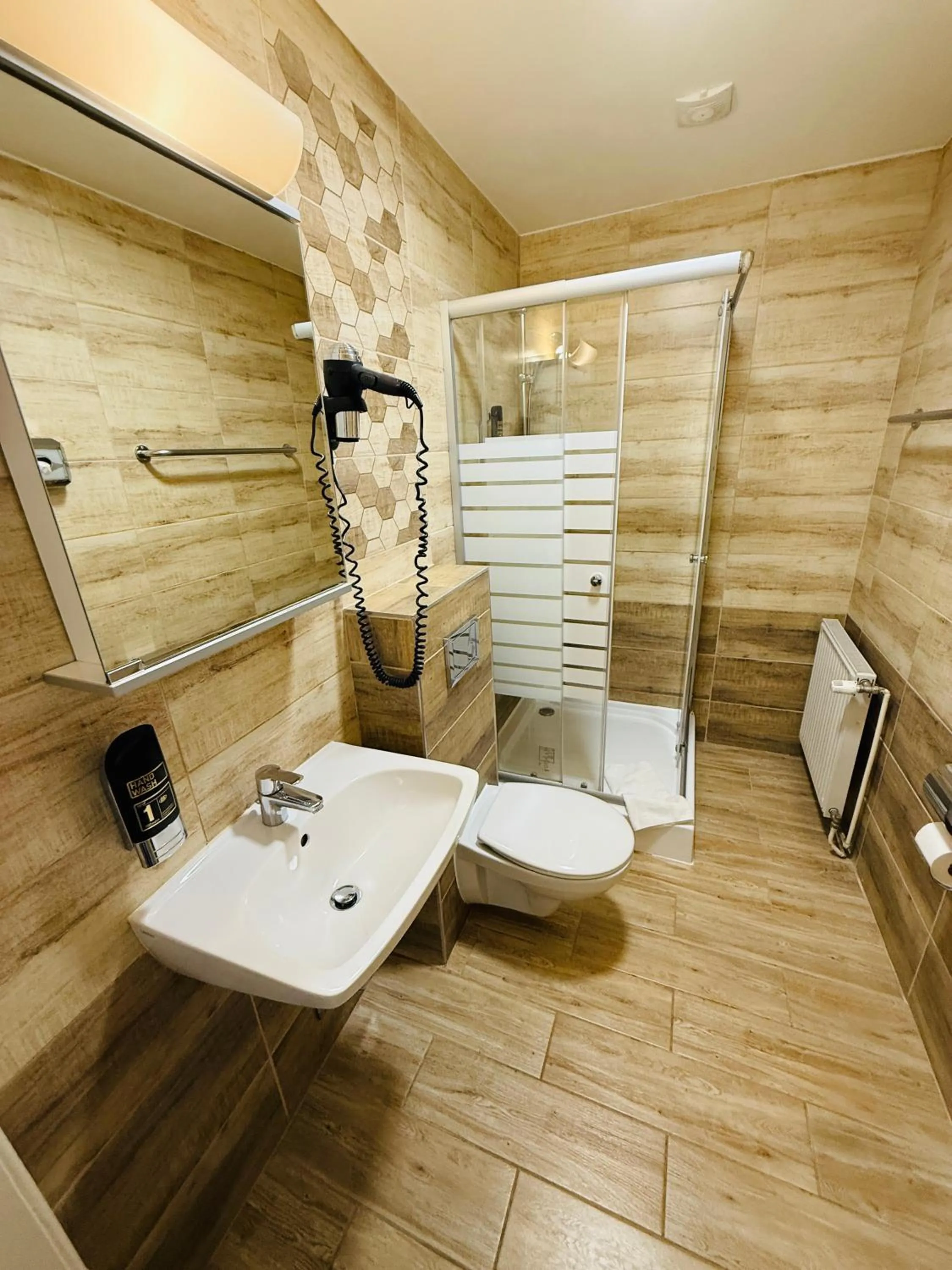 Bathroom in Hotel Pension Baron am Schottentor