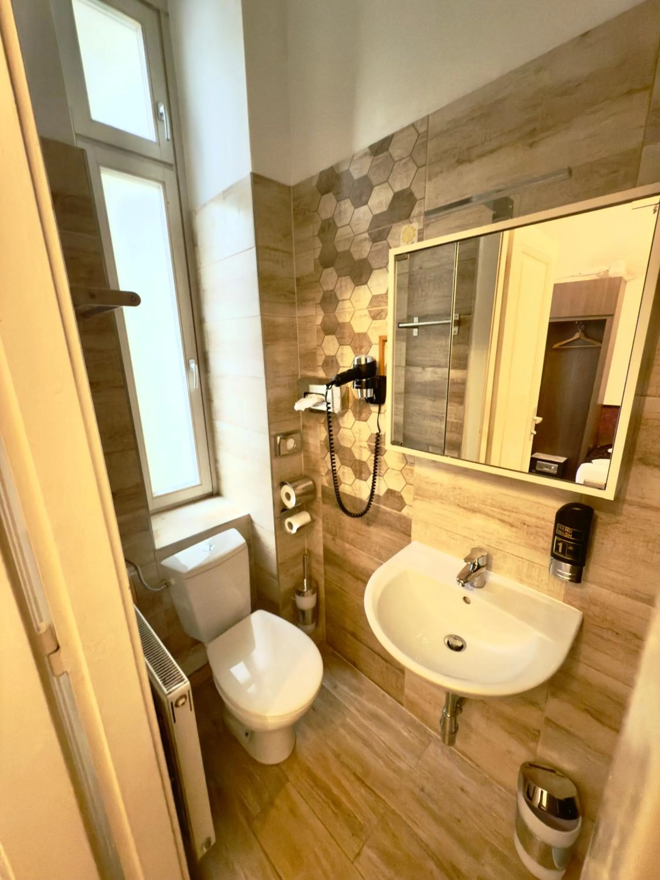 Bathroom in Hotel Pension Baron am Schottentor