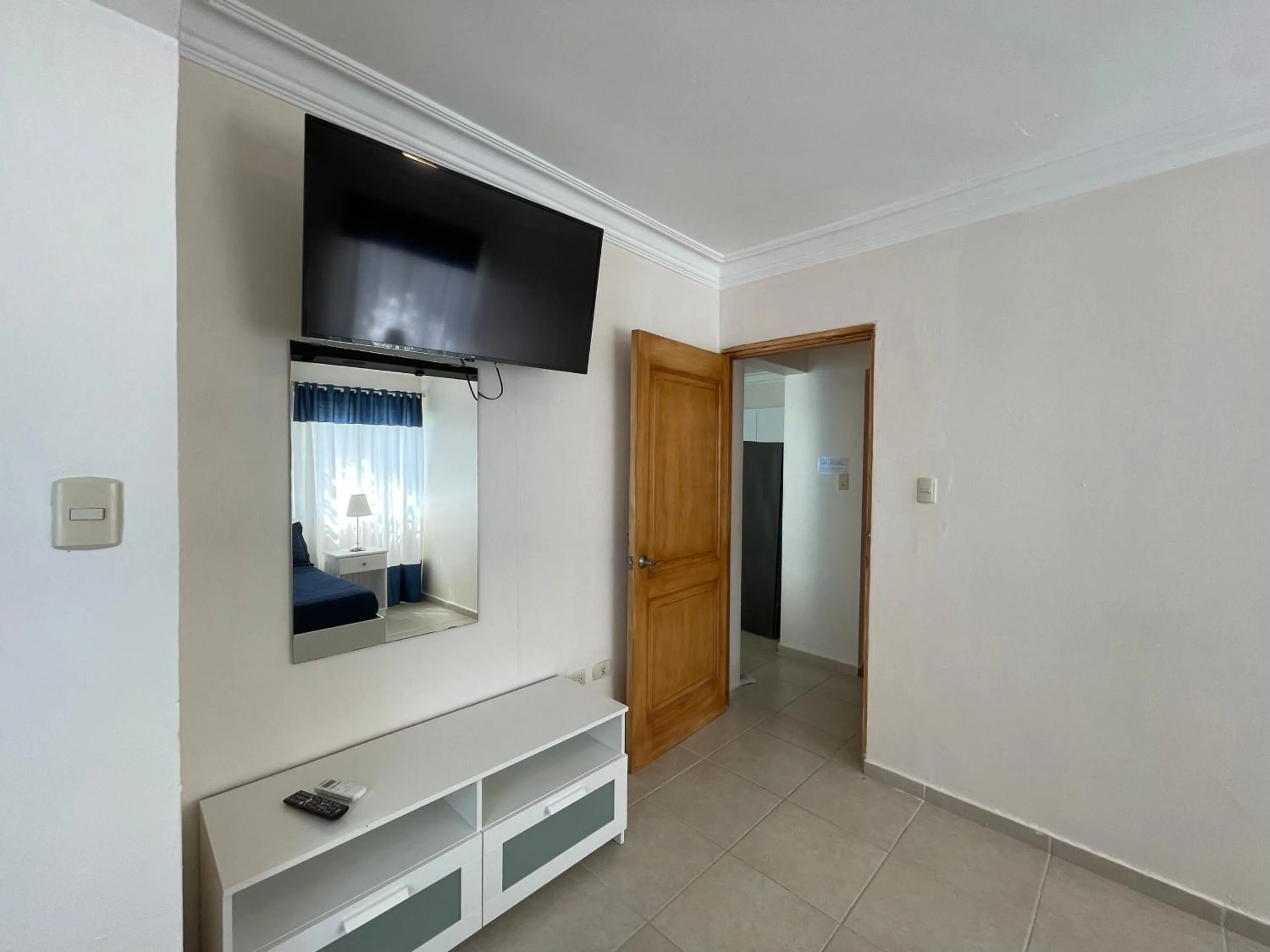 TV and multimedia, Bed in Karimar Beach Condo Hotel