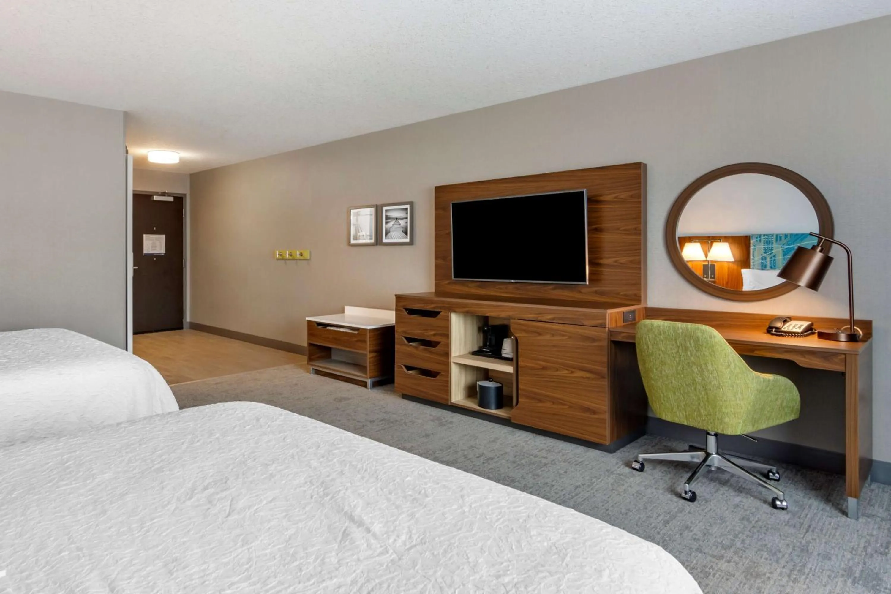 Bed in Hampton Inn & Suites Edmonton/West