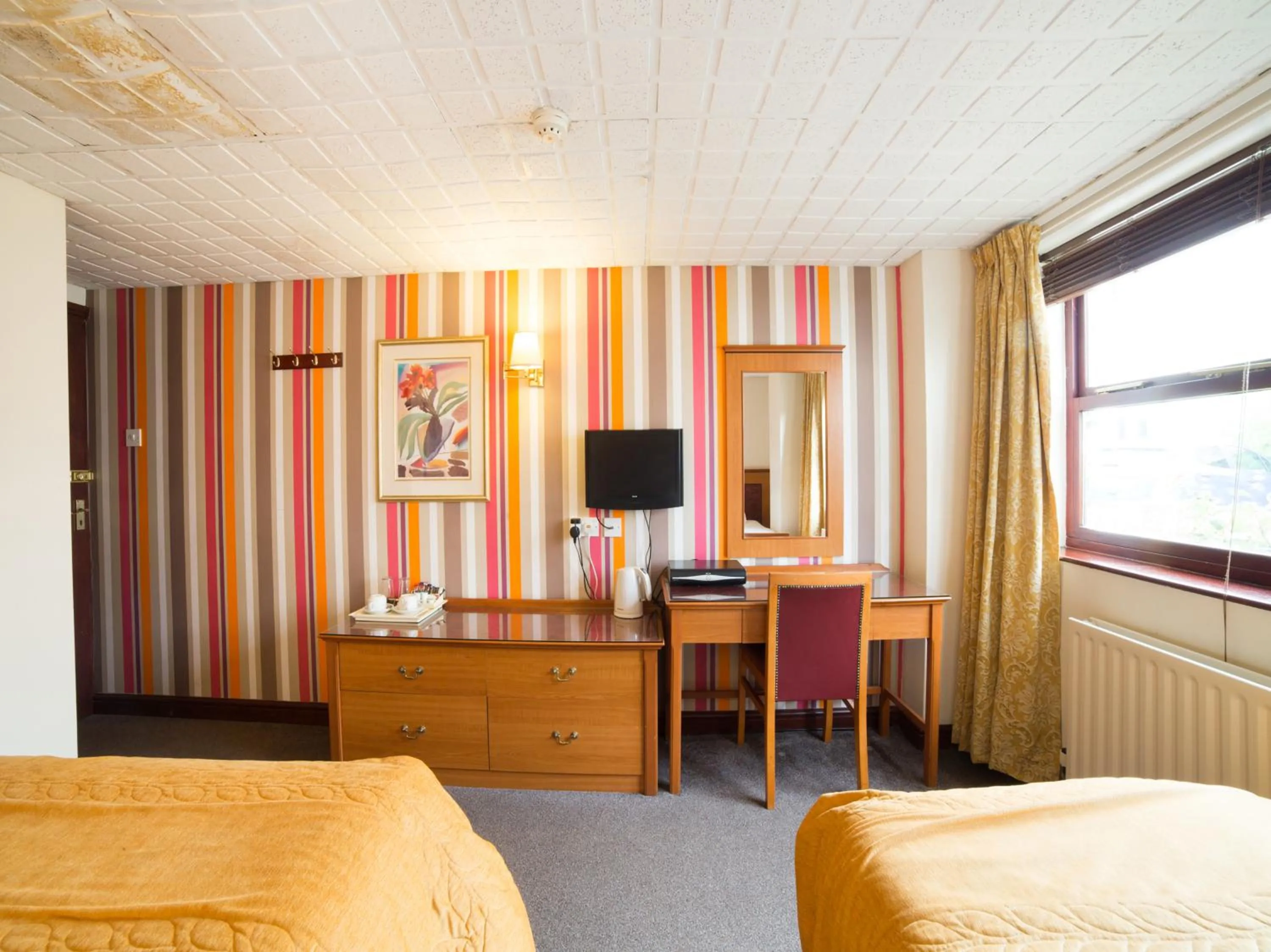 Bed in The Whistle and Flute