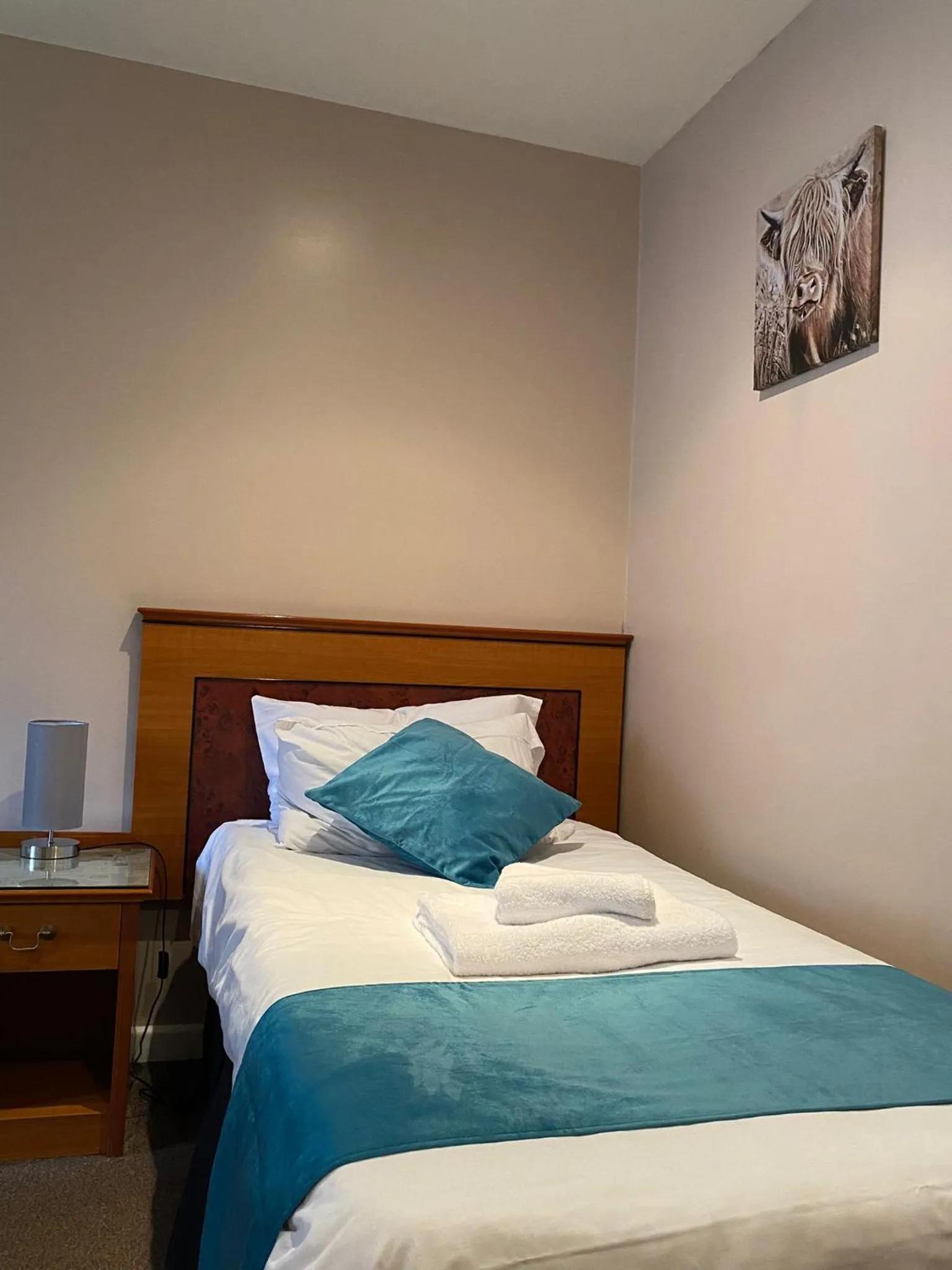 Bed in The Whistle and Flute