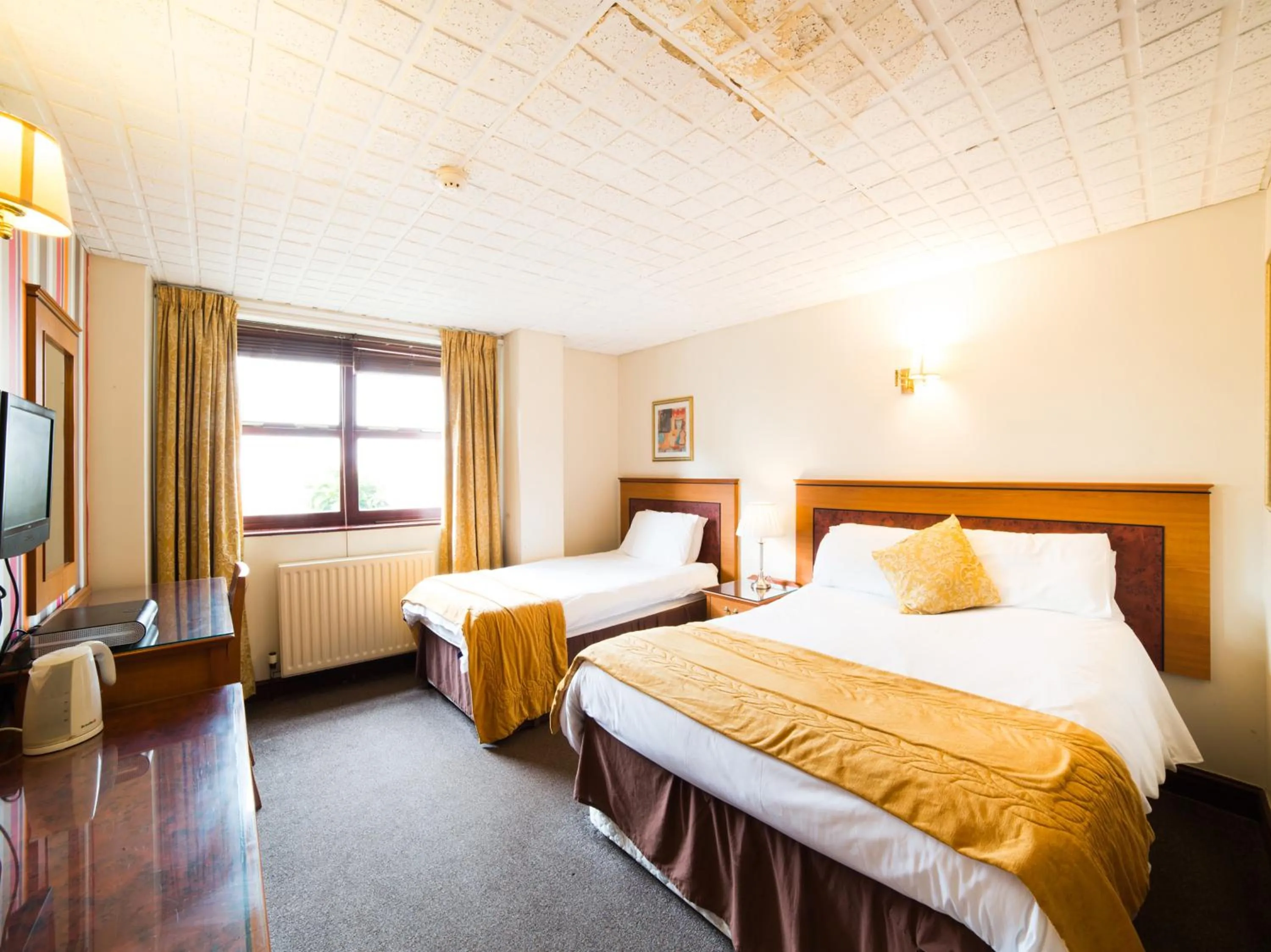 Bed in The Whistle and Flute