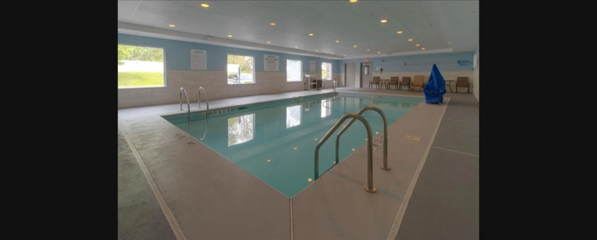 Swimming pool in Holiday Inn Express Hartford-Newington by IHG