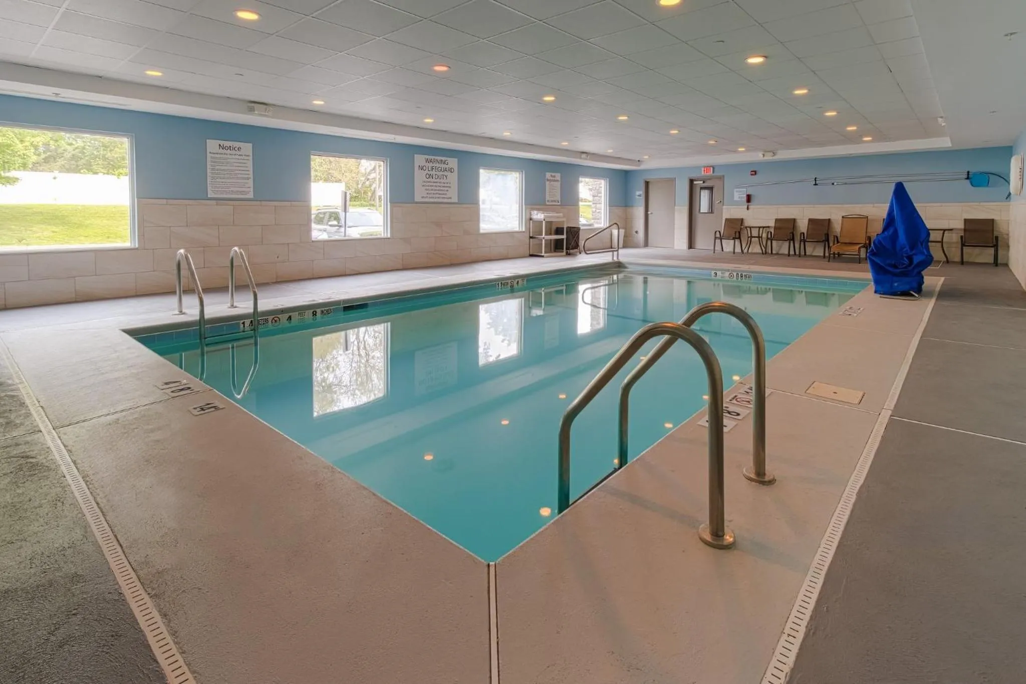 Swimming pool in Holiday Inn Express Hartford-Newington by IHG