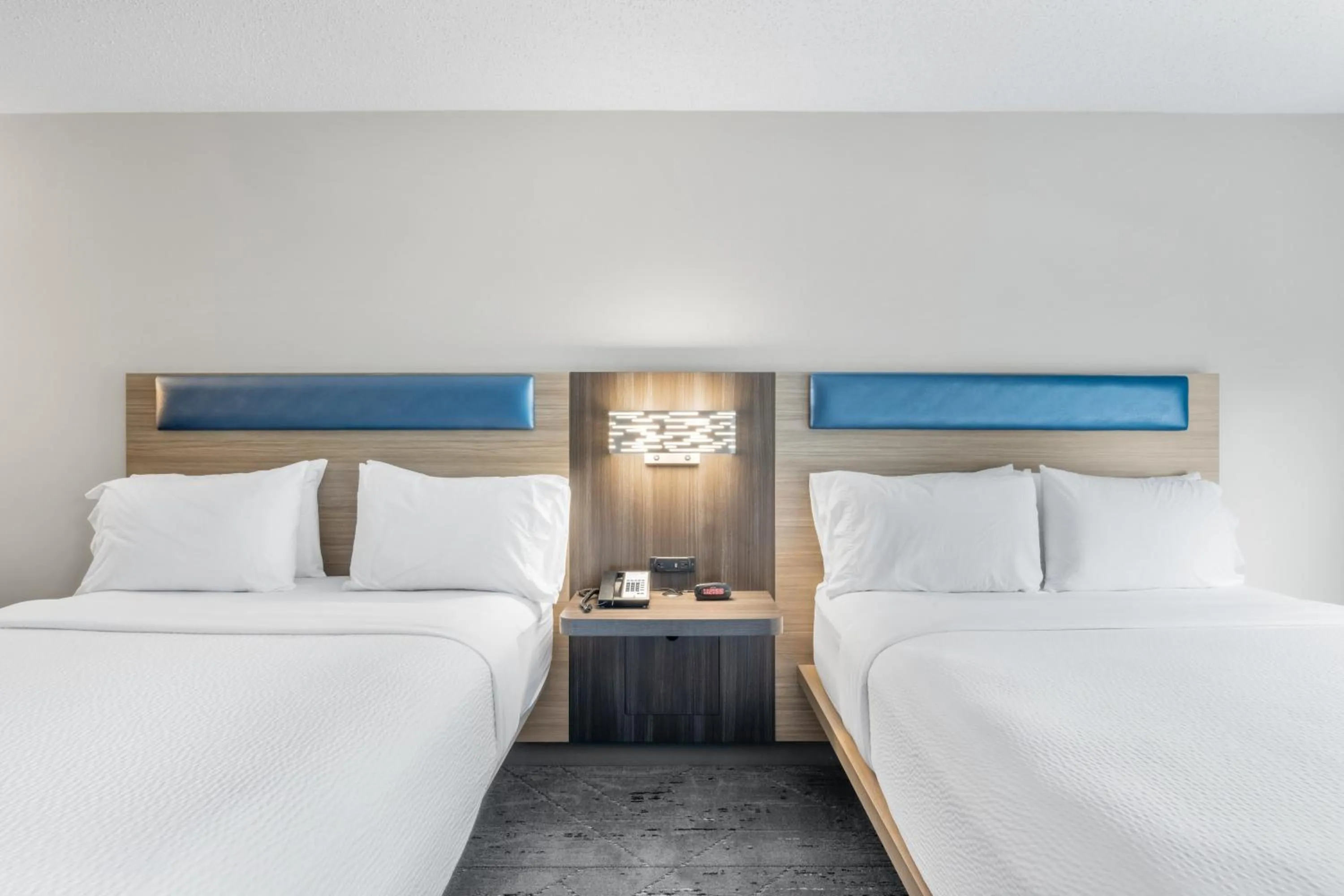 Photo of the whole room, Bed in Holiday Inn Express Hartford-Newington by IHG