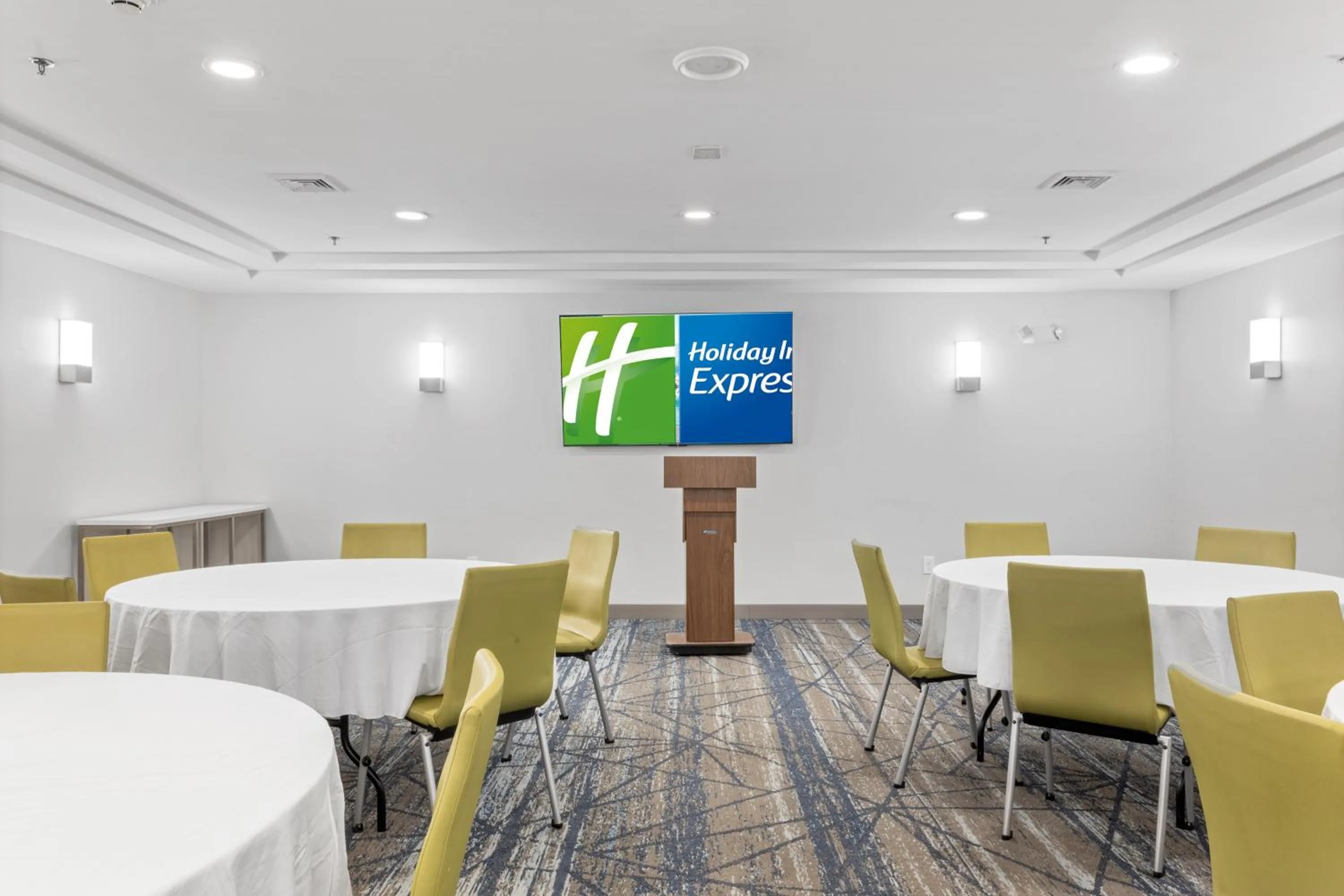 Meeting/conference room in Holiday Inn Express Hartford-Newington by IHG