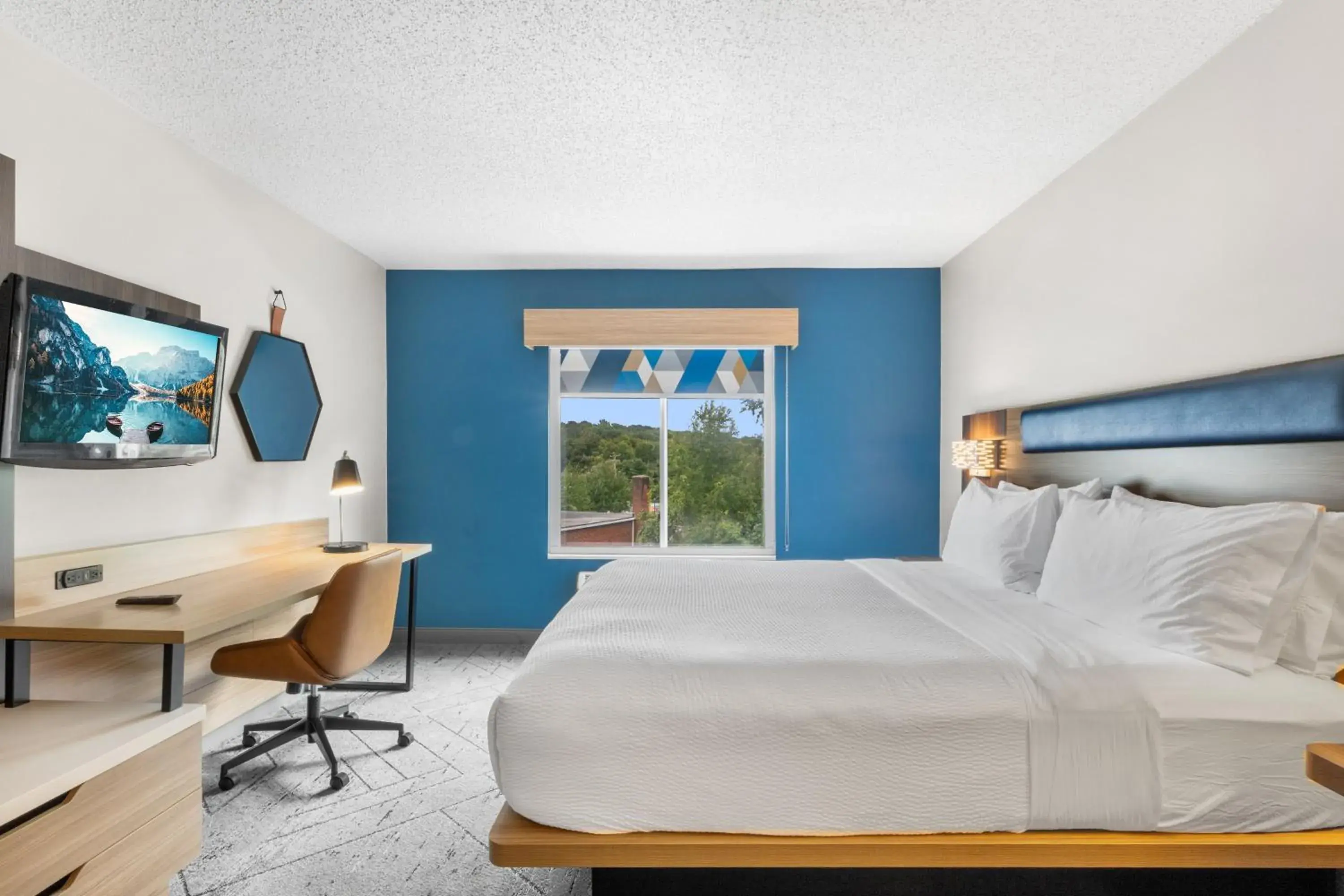Standard King Room in Holiday Inn Express Hartford-Newington by IHG Standard King Room in Holiday Inn Express Hartford-Newington by IHG