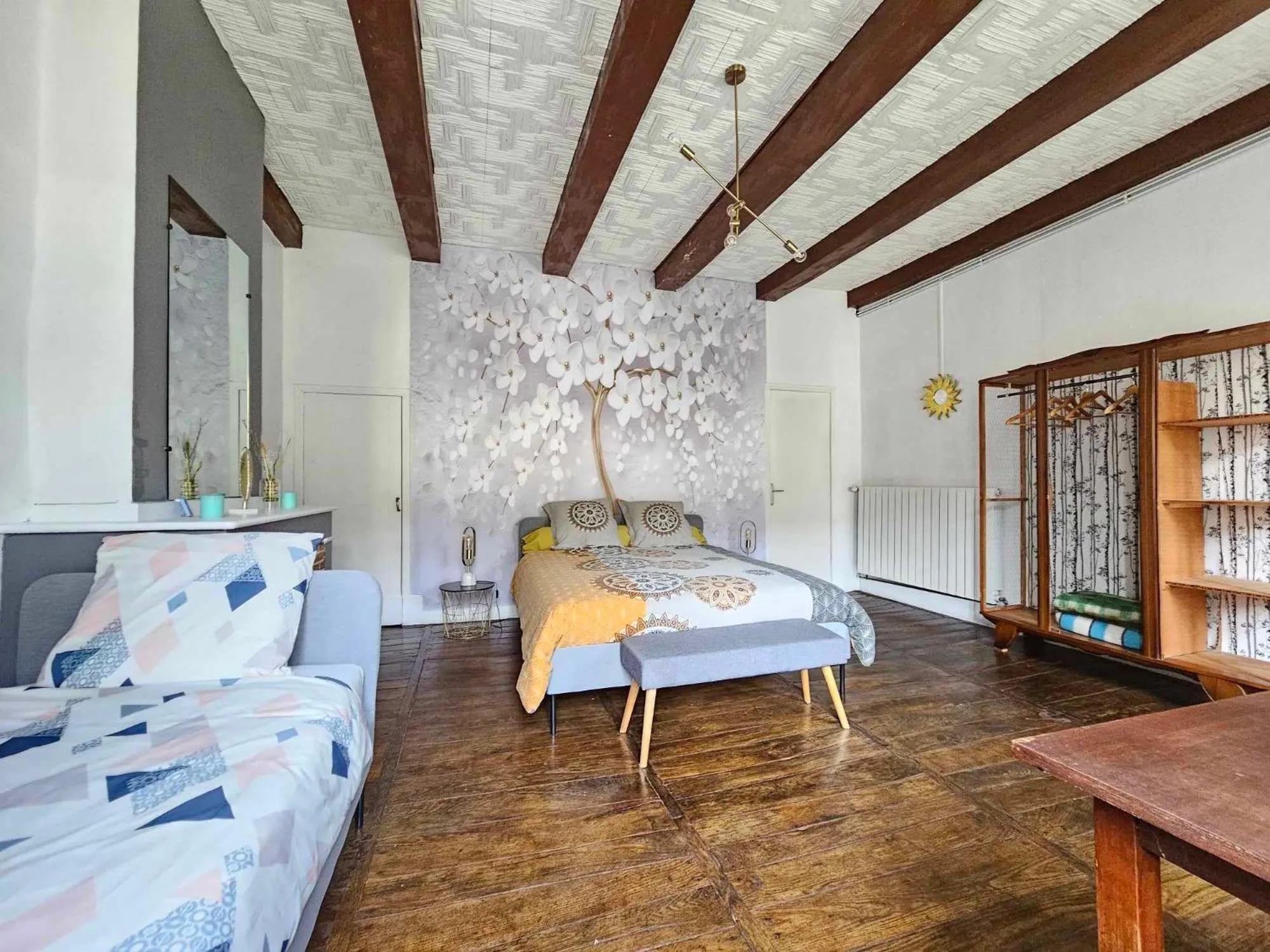 Photo of the whole room, Bed in Bastide du Thoré