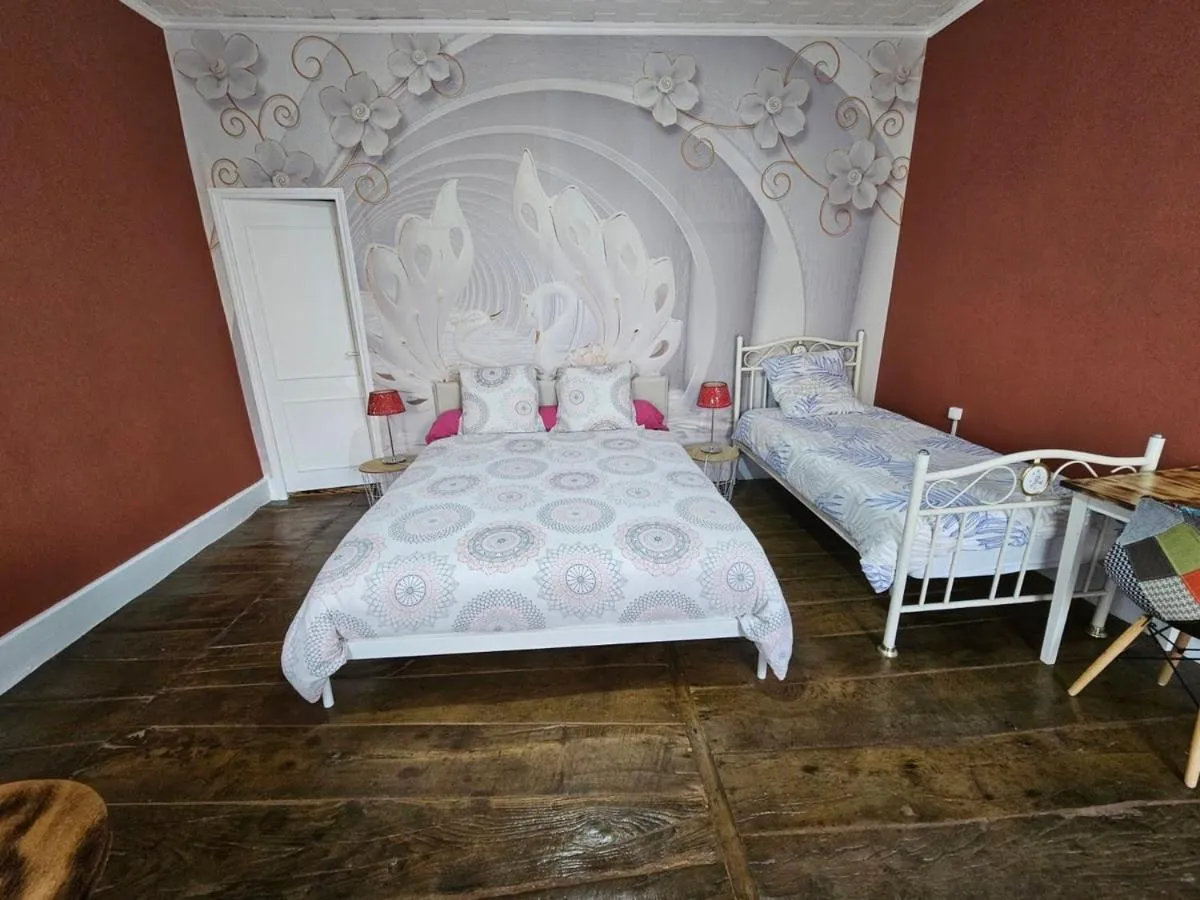 Shower, Bed in Bastide du Thoré