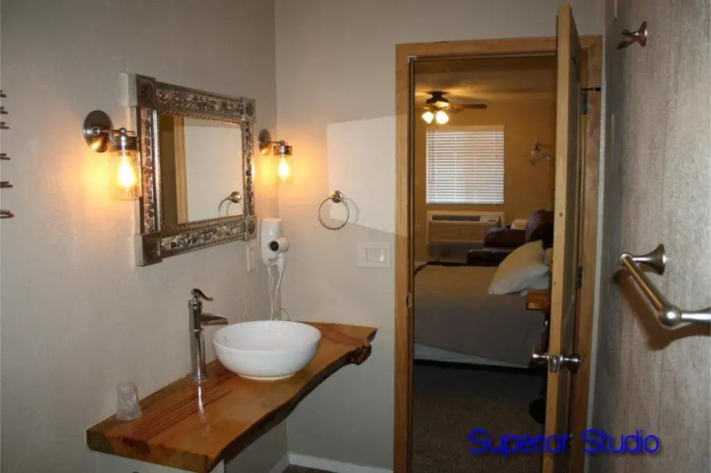 Superior Studio in Lumbermen's Village Superior Studio in Lumbermen's Village