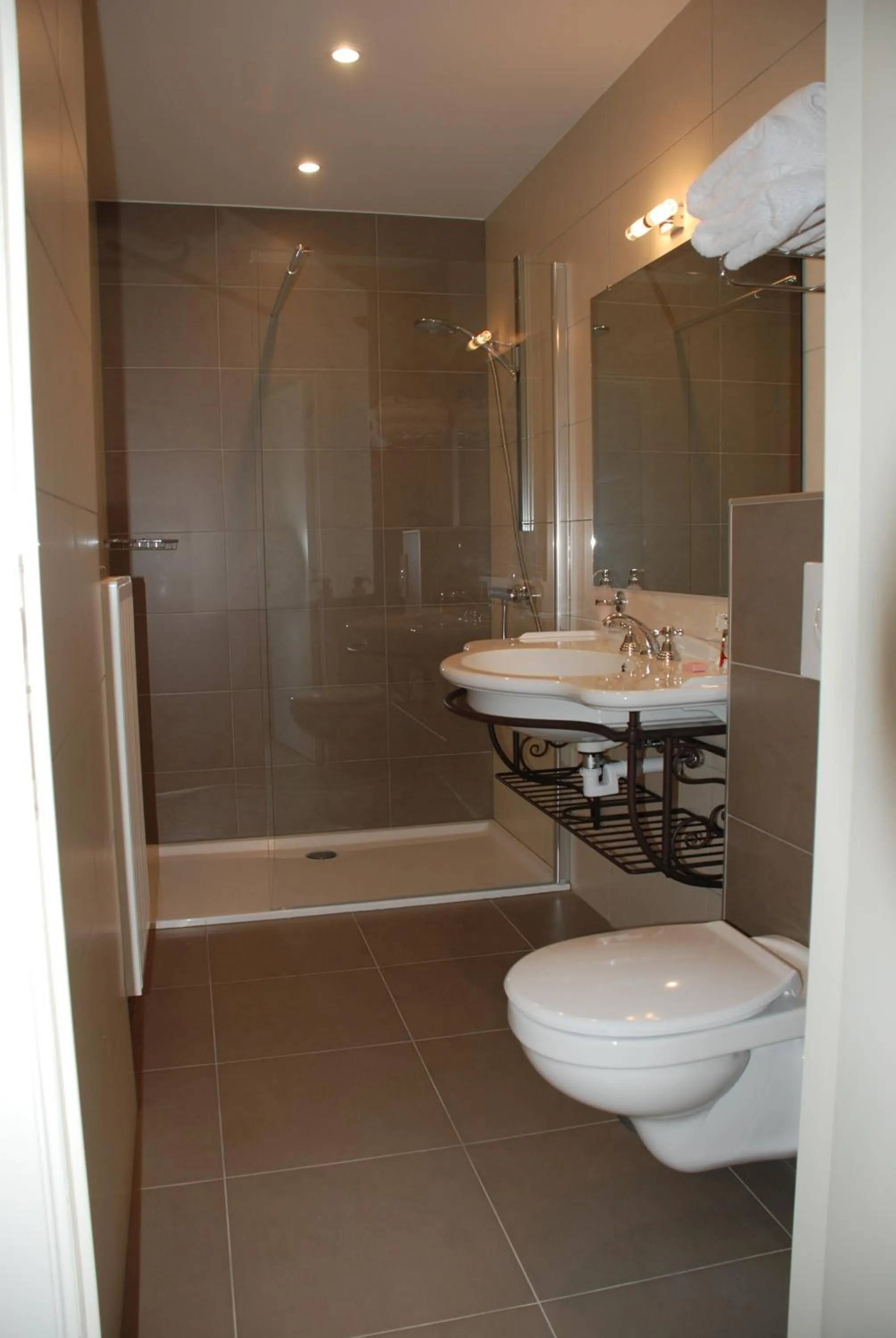 Shower in B&B La Vie En Roses