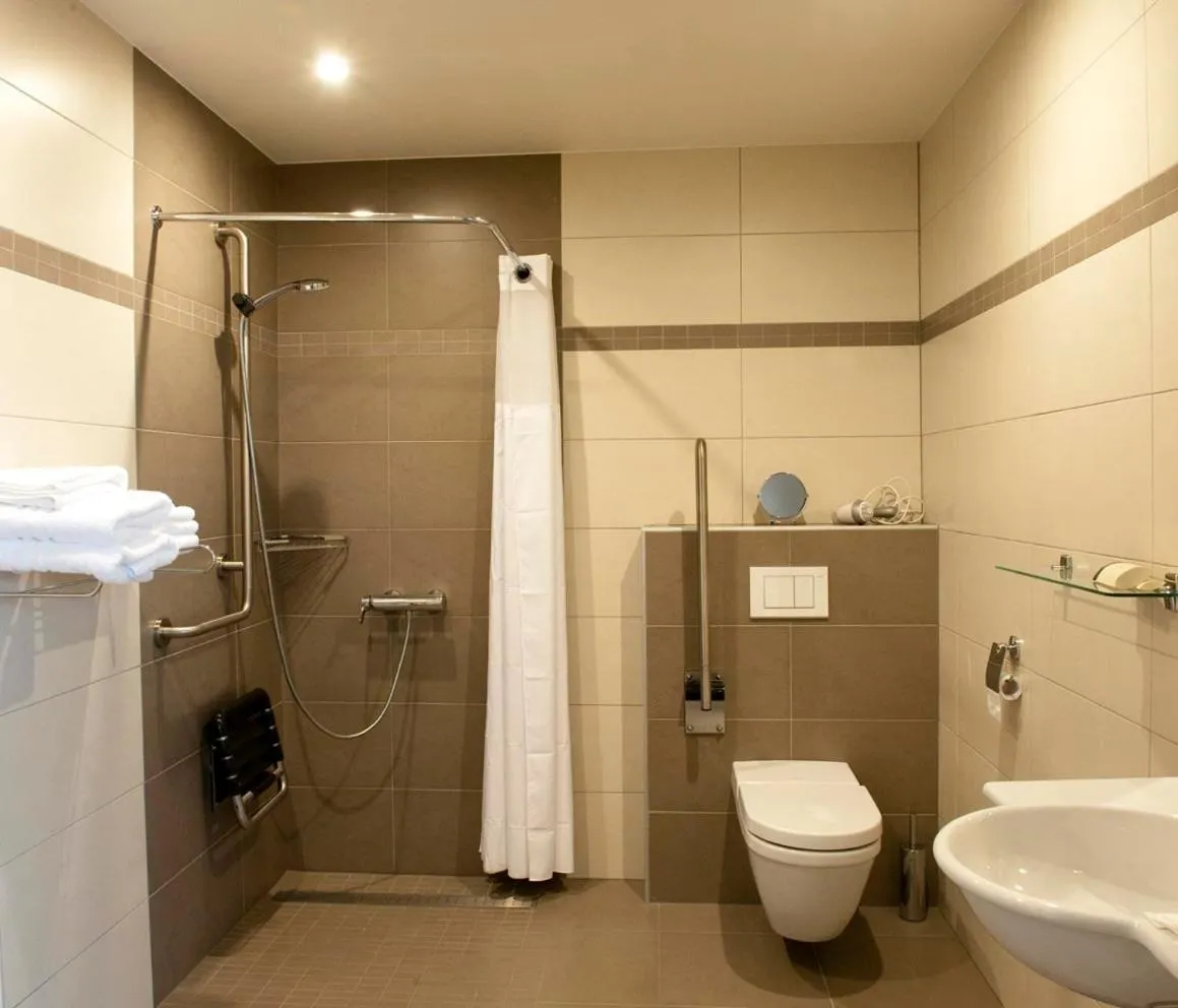 Shower in B&B La Vie En Roses