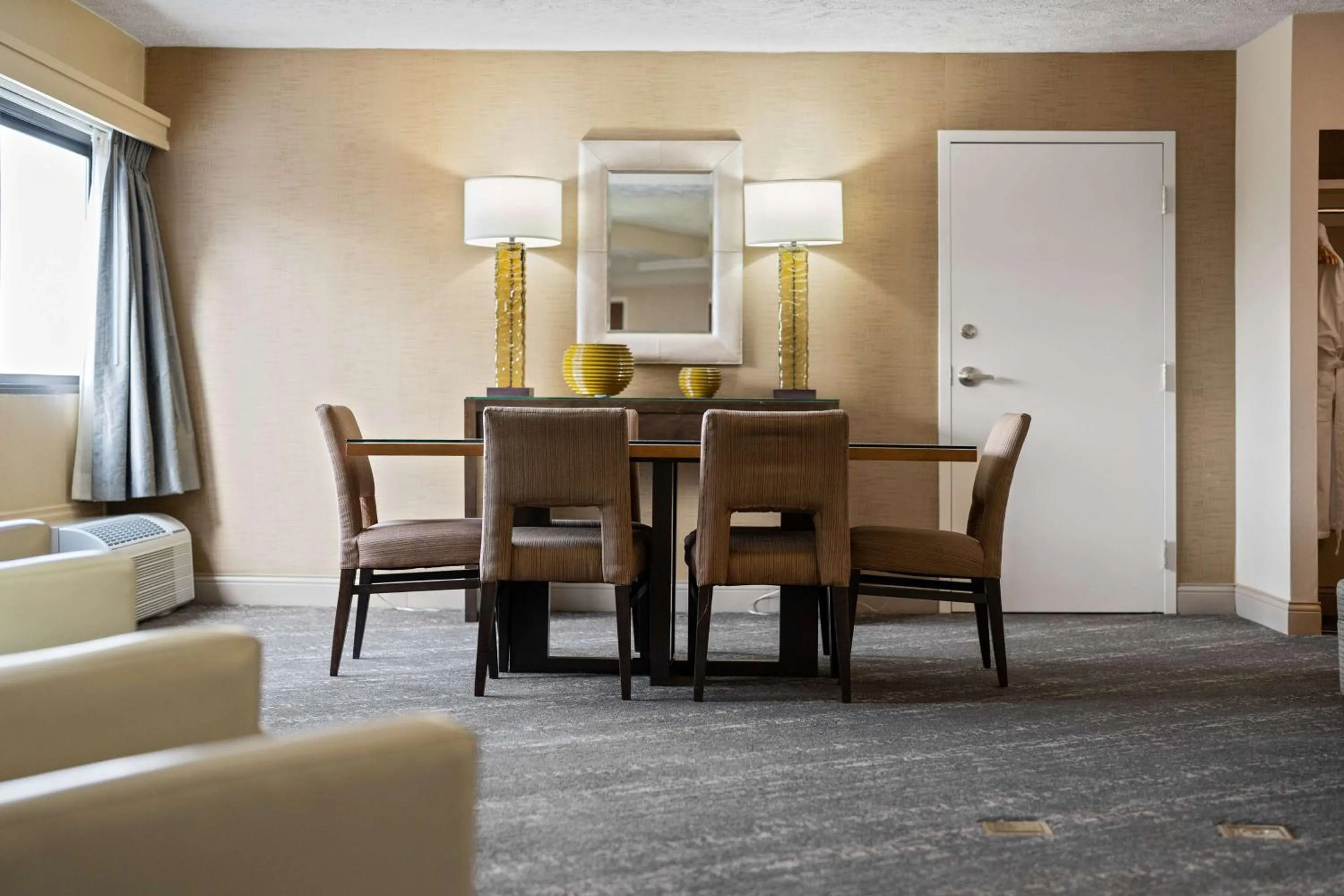 Living room in DoubleTree by Hilton Spokane City Center