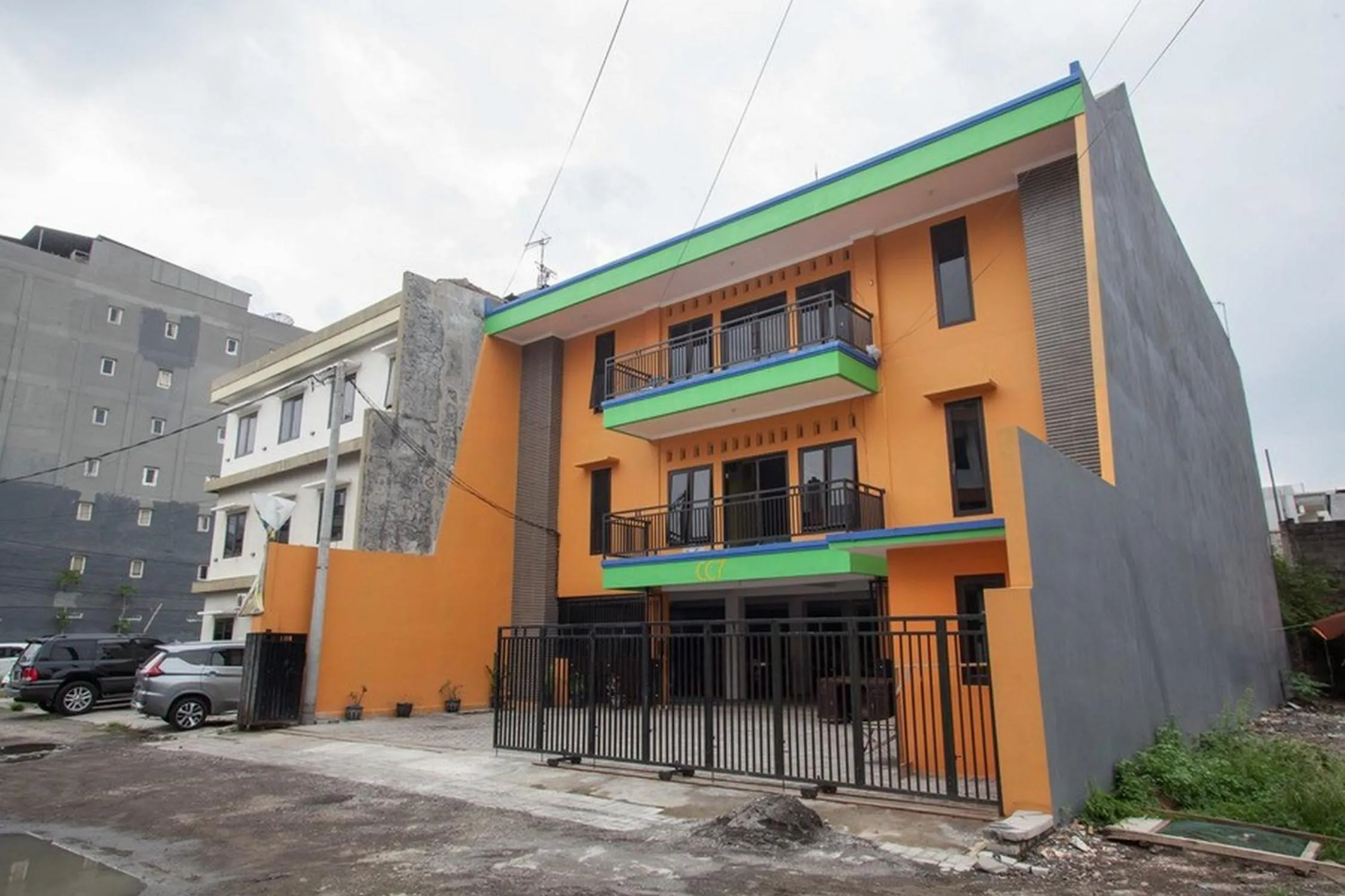 Property logo or sign in RedDoorz near Petra University 2