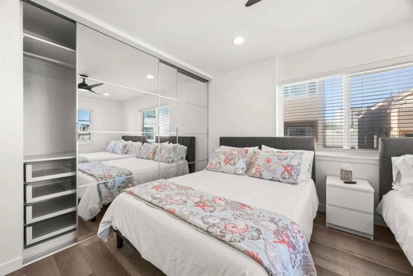 Property building, Bed in 103-Luxury3