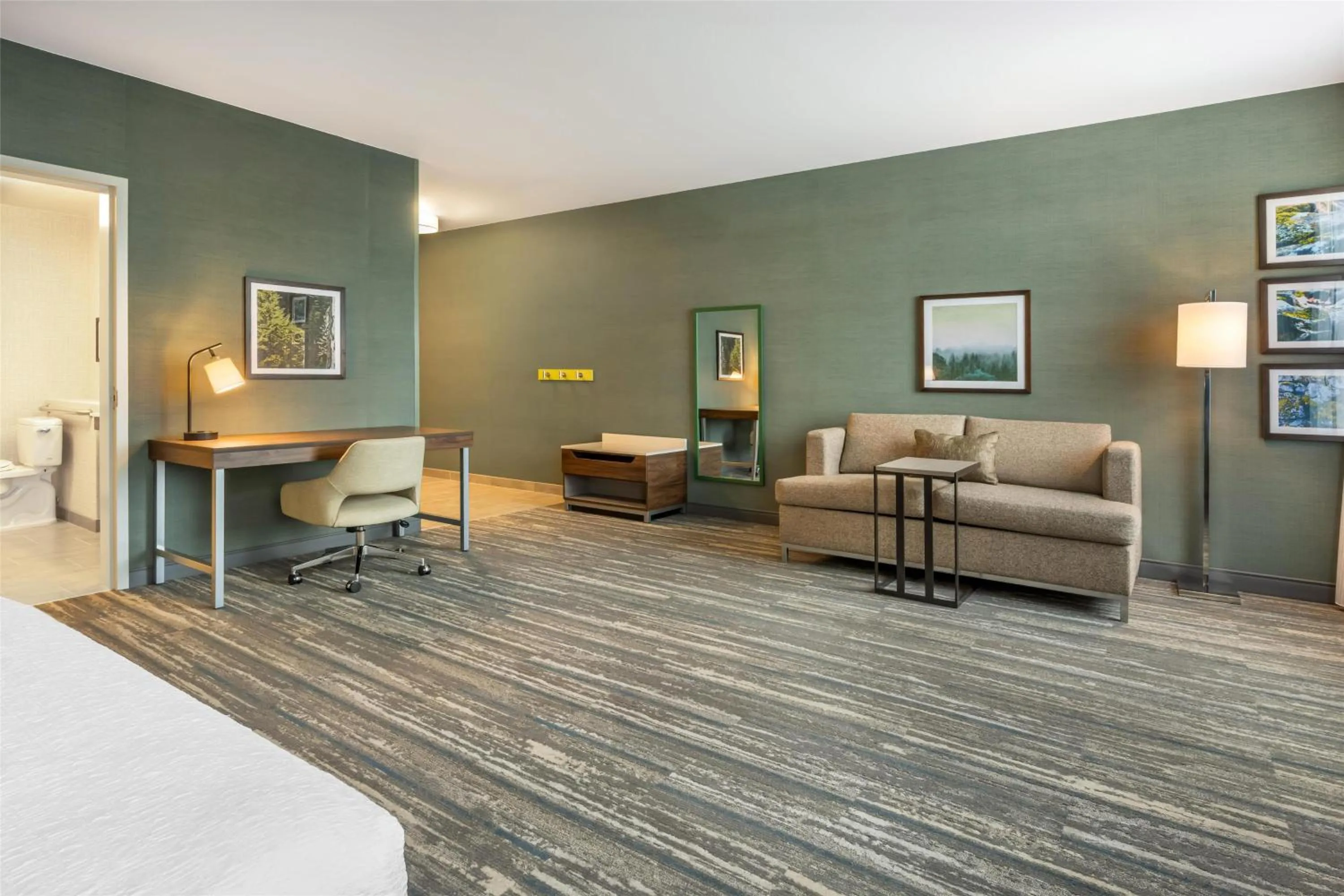 Bedroom in Hampton Inn and Suites Coeur d'Alene