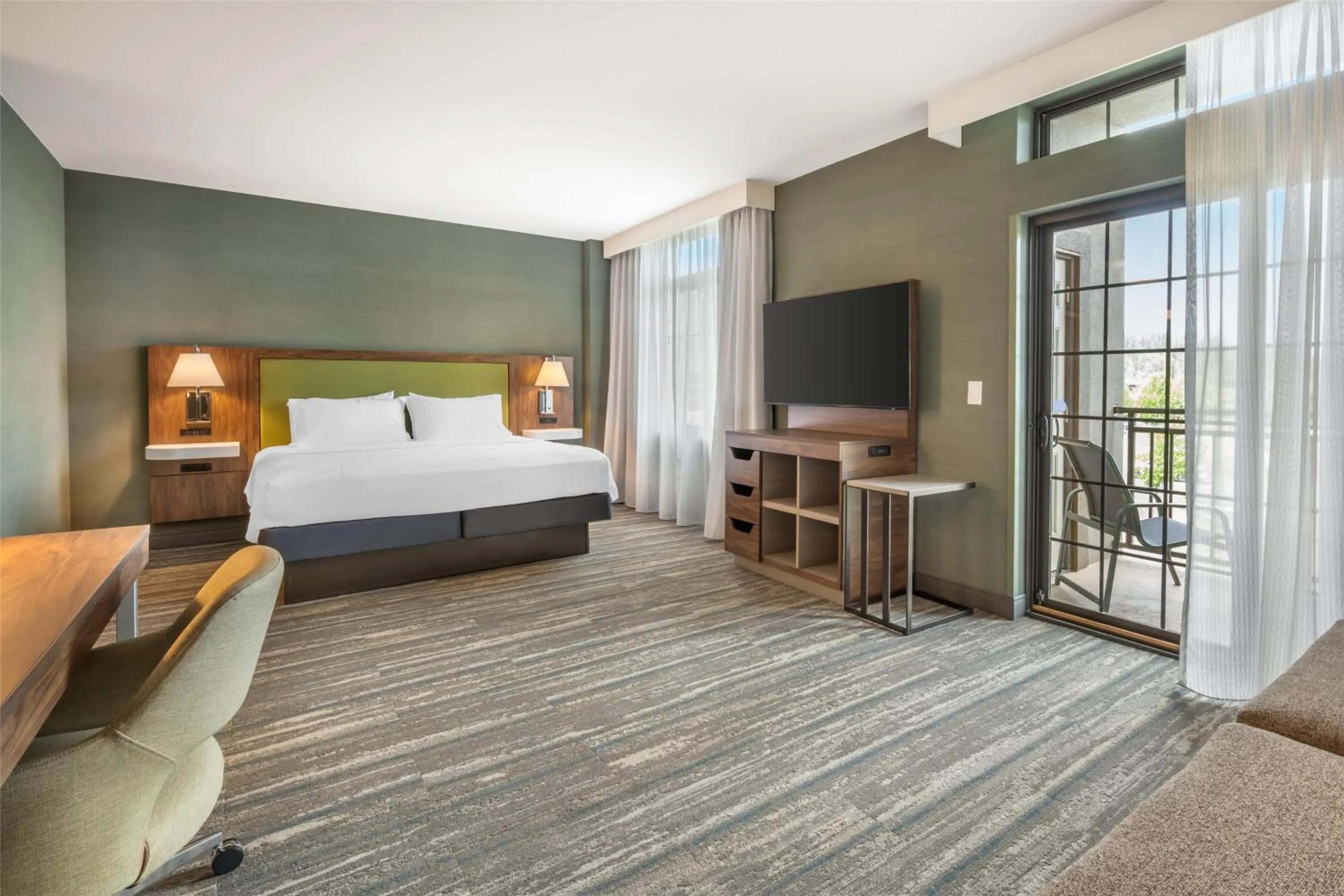 Bedroom, Bed in Hampton Inn and Suites Coeur d'Alene